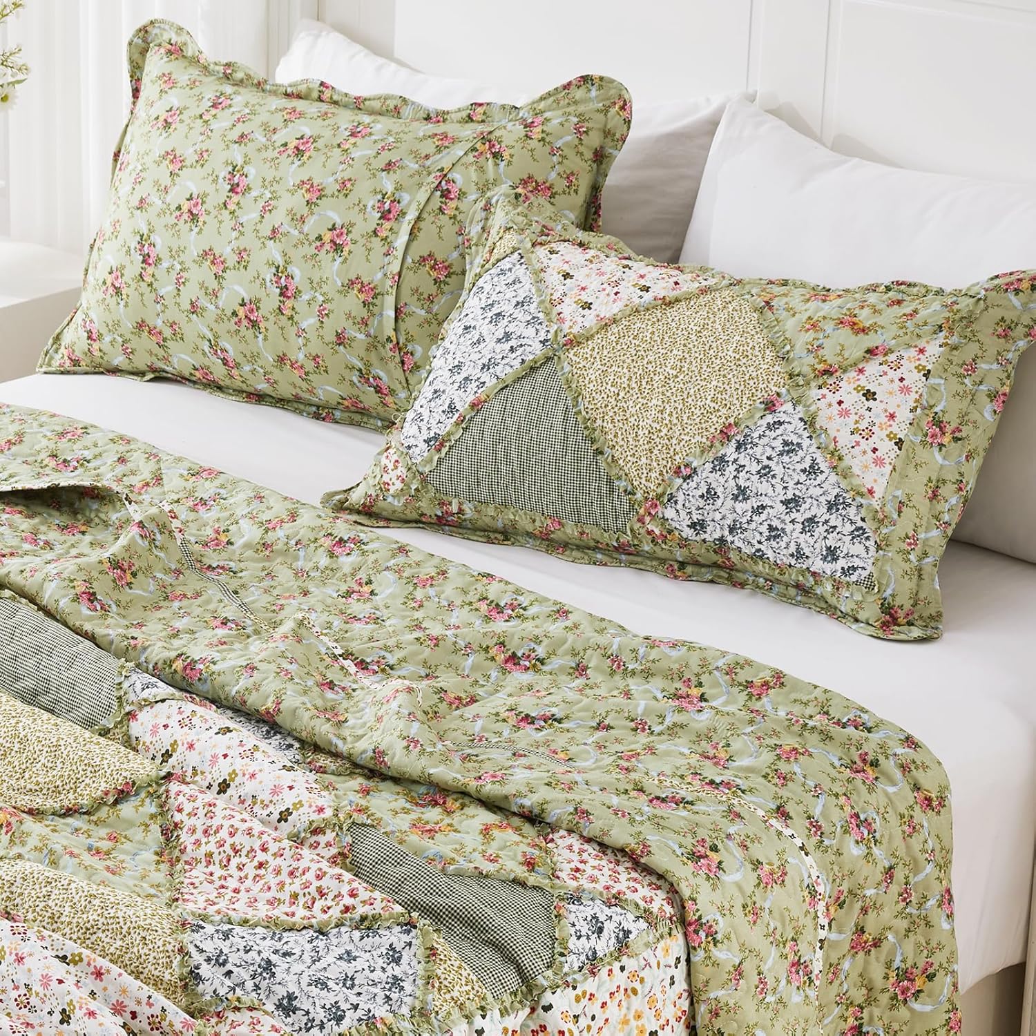 VIVILINEN Blue Floral Patchwork Quilt Set, Full Queen Size, 3 Piece Bedding Set with 2 Pillowcases