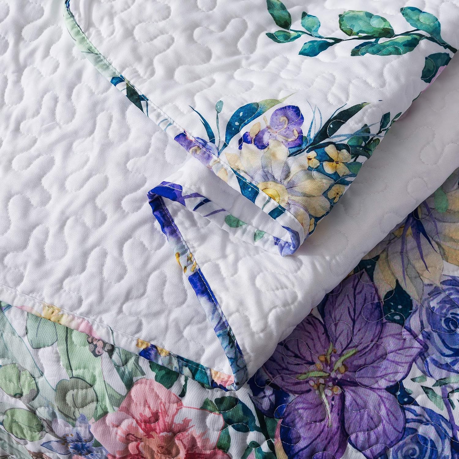 Travan Queen Quilt Set 3-Piece Bedspread Quilted Oversized Lightweight Microfiber Coverlet Set with Shams Violet Purple Floral Pattern Quilted