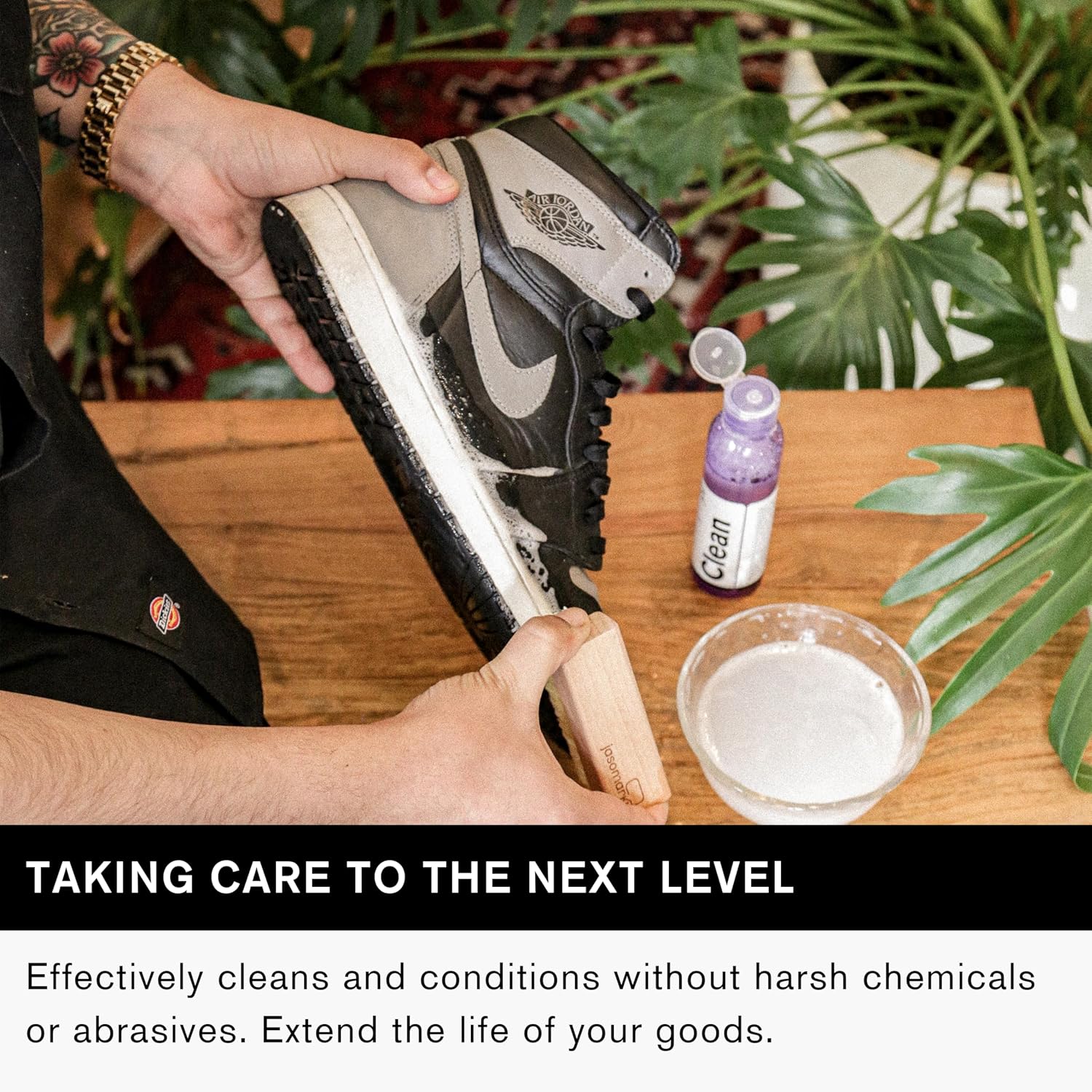 Jason Markk Essential Kit, Shoe Cleaner, 2-Piece Set, Deep Cleaning Solution & Durables Brush, Sneaker Care, Ideal for Footwear, Safe for Midsoles