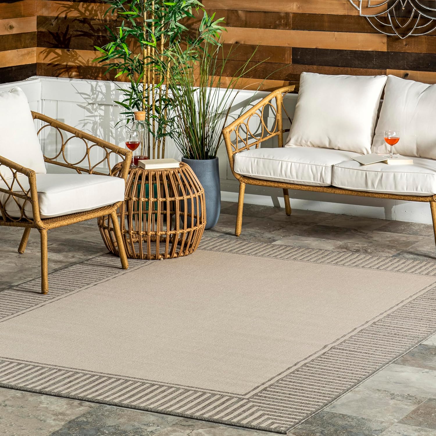 nuLOOM Asha Light Brown Bordered Indoor/Outdoor Area Rug, 4' x 5'
