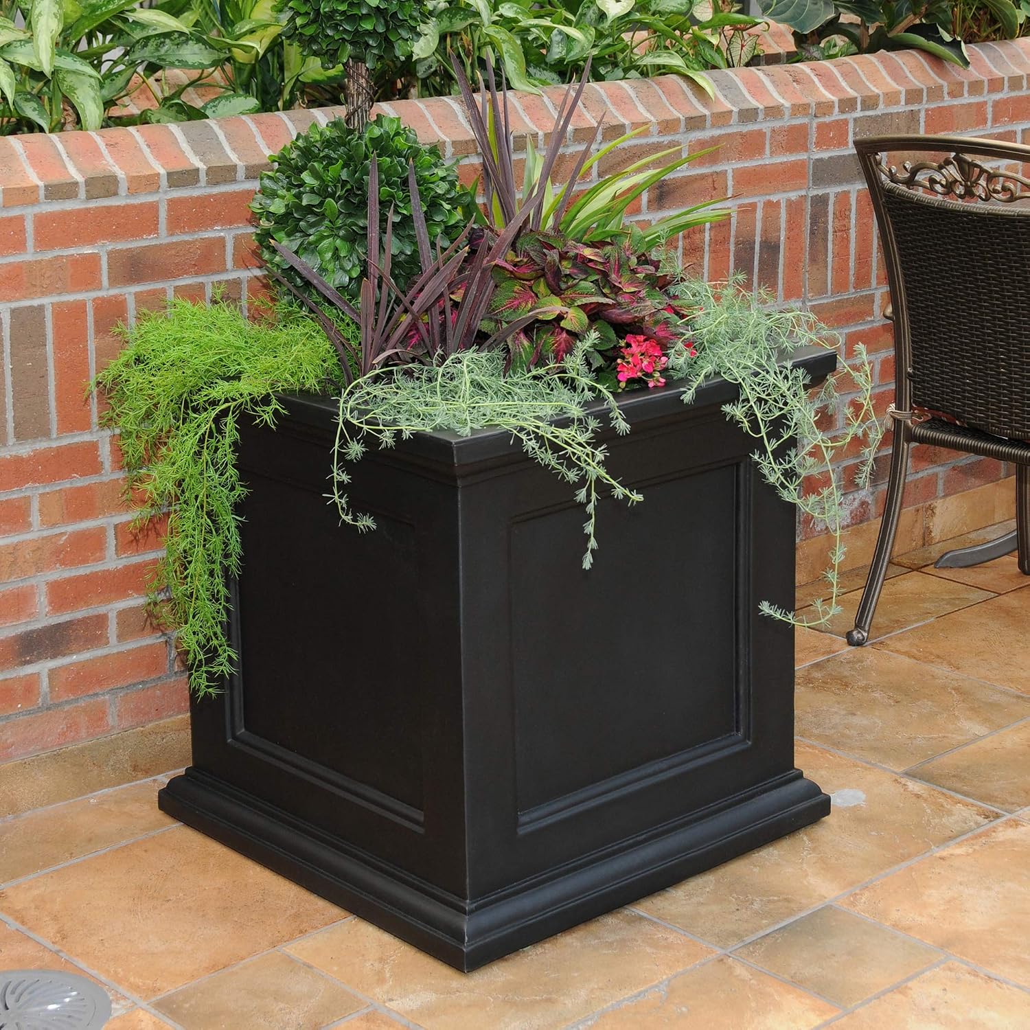 Mayne Fairfield 16in Self-Watering Square Planter, Black