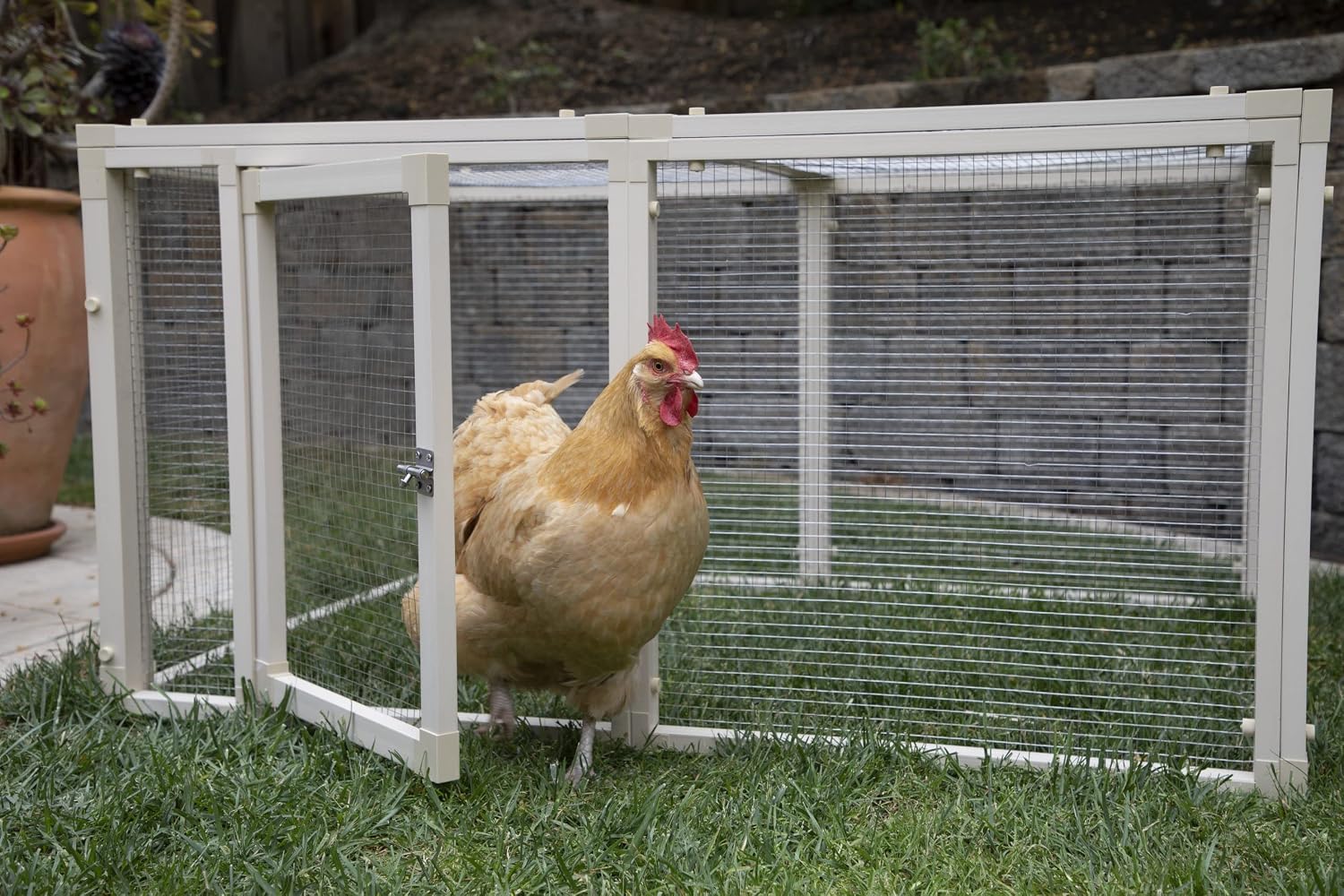 New Age Pet ECOFLEX Fontana Chicken Coop, Urban Barn for 2 to 3 Chickens, Easy Assembly, Eco Friendly & Durable, Tan