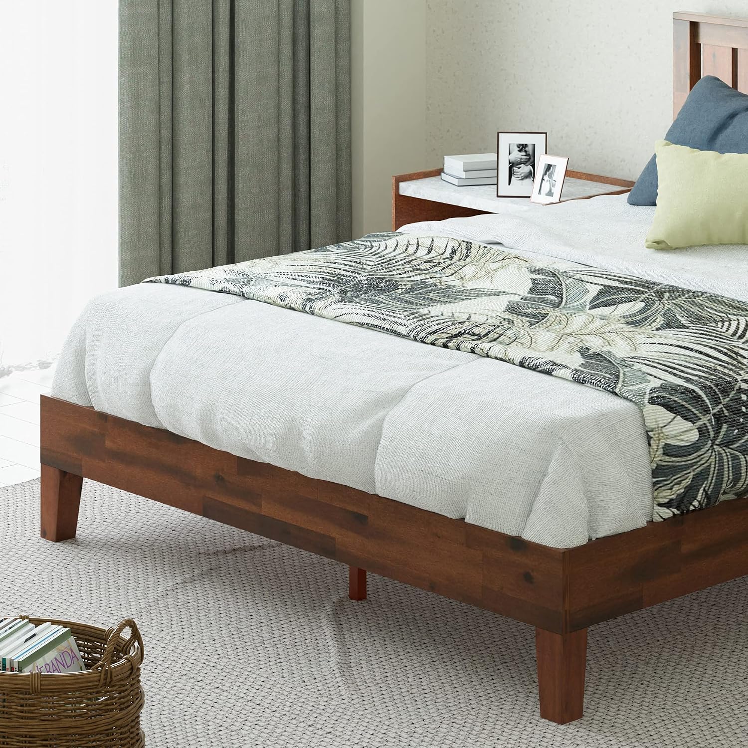 ZINUS Vivek Deluxe Wood Platform Bed Frame with Headboard, Wood Slat Support, No Box Spring Needed, Easy Assembly, Queen | Slatted Headboard, Wood Slat Support, No Box Spring Needed, Contemporary Design, Easy Assembly