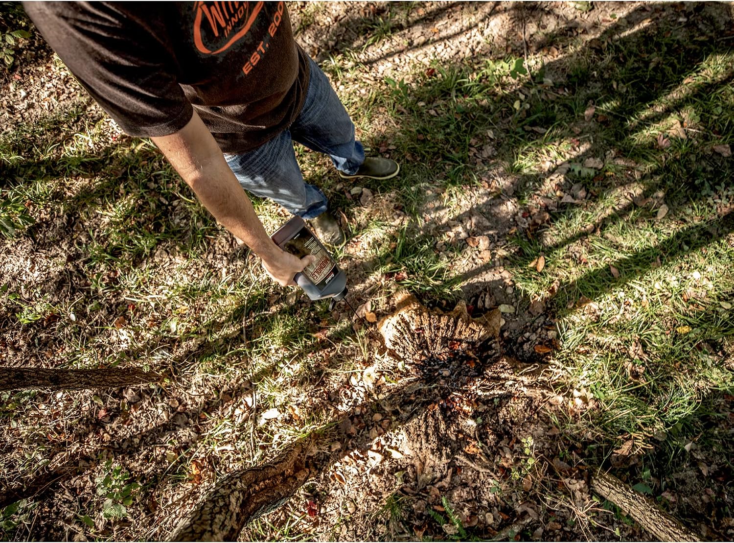 Evolved Habitats Mudhole Molasses Enriched Liquid Deer Mineral Attractant - Powerful Ready-to-Use Year-Round Beneficial Food Supplement for Deer