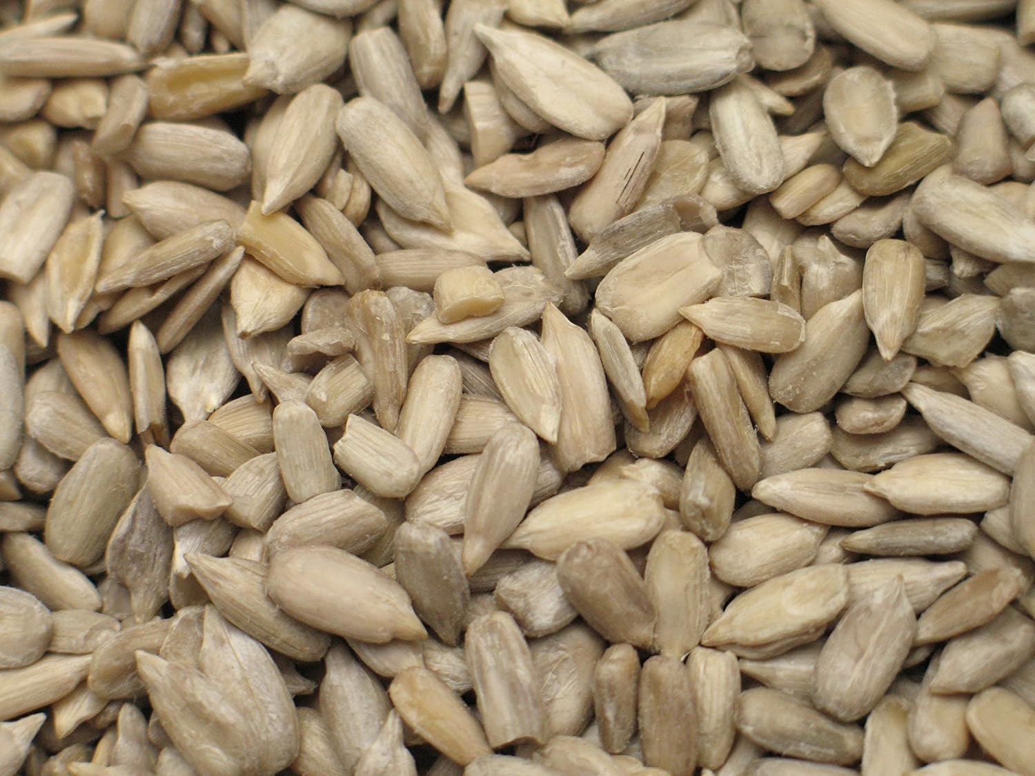 Yupik Organic Sunflower Seeds, No Shell, 2.2 lb (35.2 oz), Non-GMO, Vegan, Gluten-Free, Kosher, Raw Seeds, Salt-Free, Oil-Free, Source of Fiber & Iron, Healthy Snack, Ideal for Baking & Topping