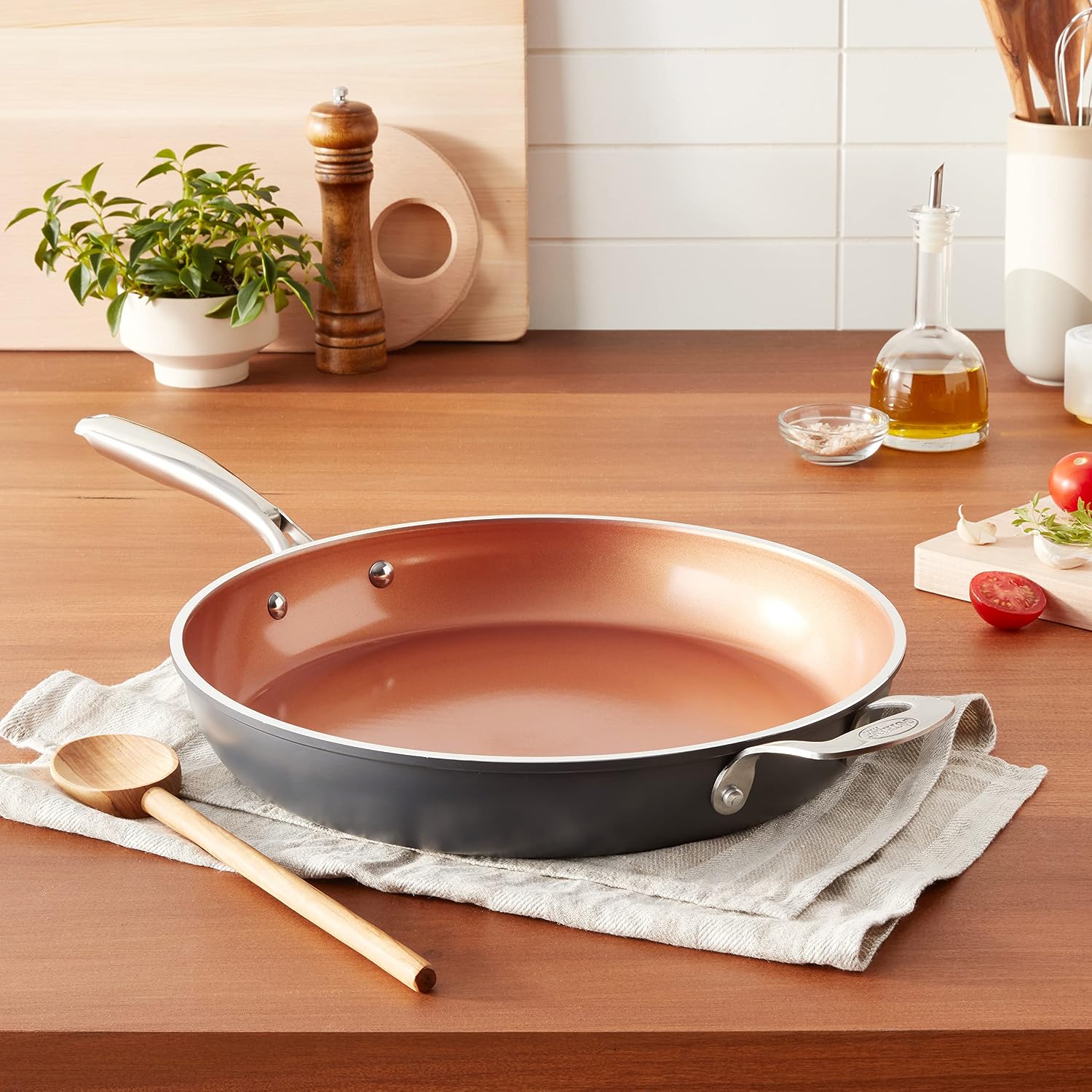 Gotham Steel 9.5 Inch Copper Non Stick Frying Pans Skillet | Ceramic Non Toxic Coating Made Without PFOA/PTFE/PFOS, Lightweight, Stay Cool Handle, Oven and Dishwasher Safe