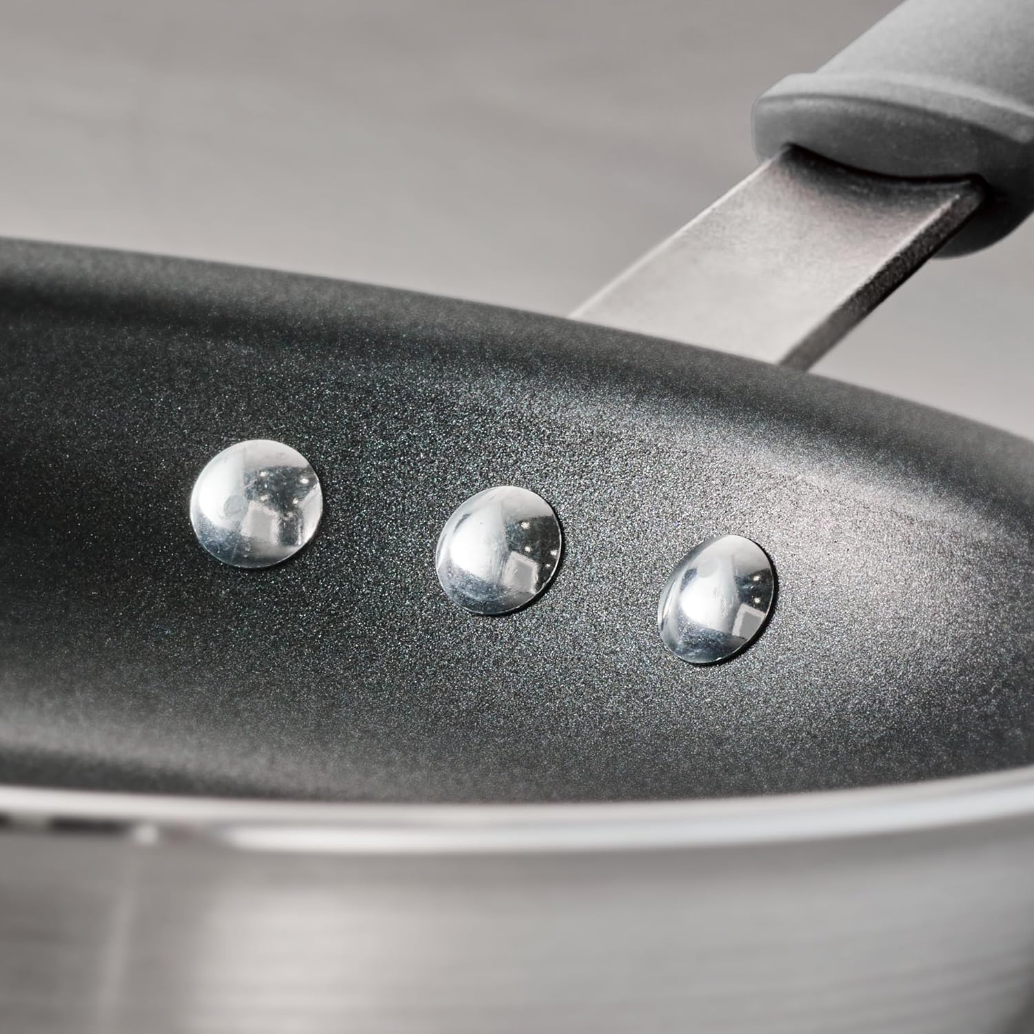 Tramontina Professional 8-Inch Non Stick Small Frying Pan | Heavy-Gauge Aluminum Skillet with Reinforced Nonstick Coating, Red Handle, Dishwasher and Oven Safe, Made in Brazil