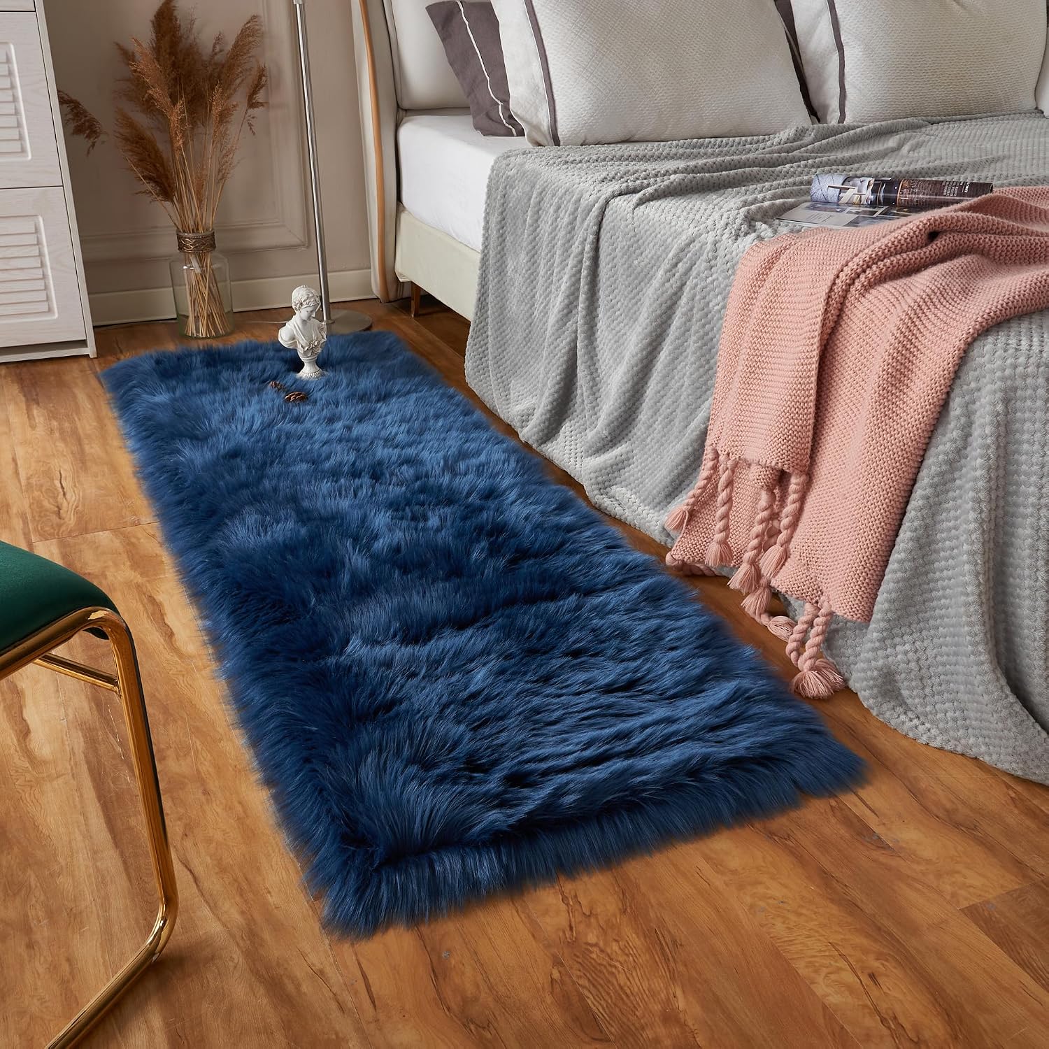 EasyJoy Ultra Soft Fluffy Shaggy Area Rug Faux Fur Rug Chair Cover Seat Pad Fuzzy Area Rug for Bedroom Floor Sofa Living Room (2 x 6 ft Sheepskin