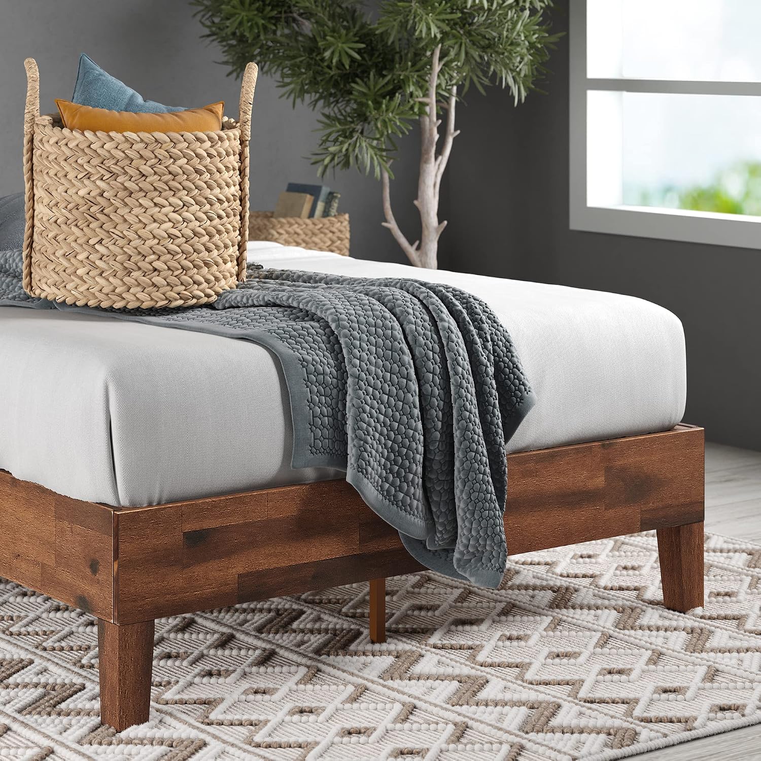 ZINUS Vivek Deluxe Wood Platform Bed Frame with Headboard, Wood Slat Support, No Box Spring Needed, Easy Assembly, Queen | Slatted Headboard, Wood Slat Support, No Box Spring Needed, Contemporary Design, Easy Assembly
