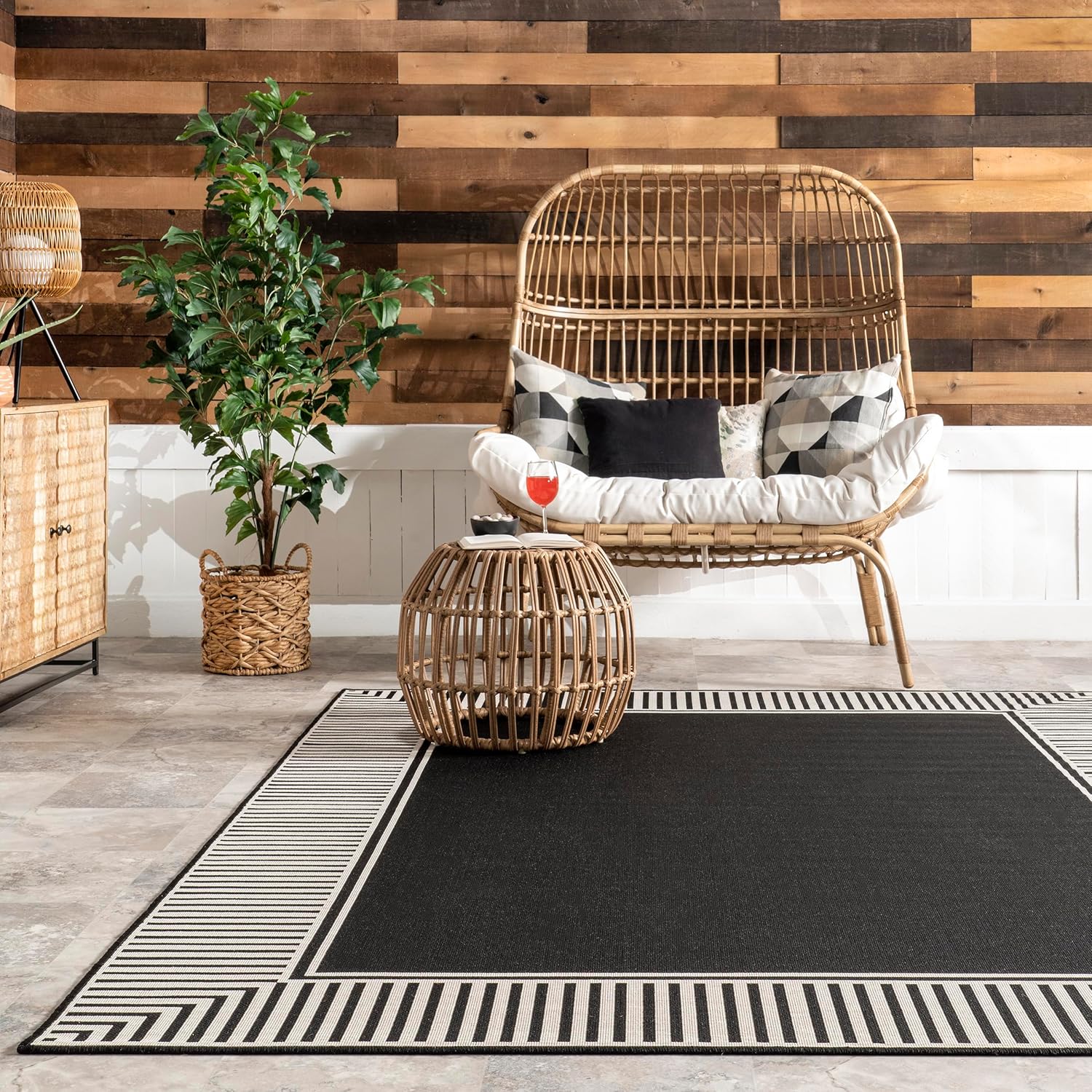 nuLOOM Asha Light Brown Bordered Indoor/Outdoor Area Rug, 4' x 5'