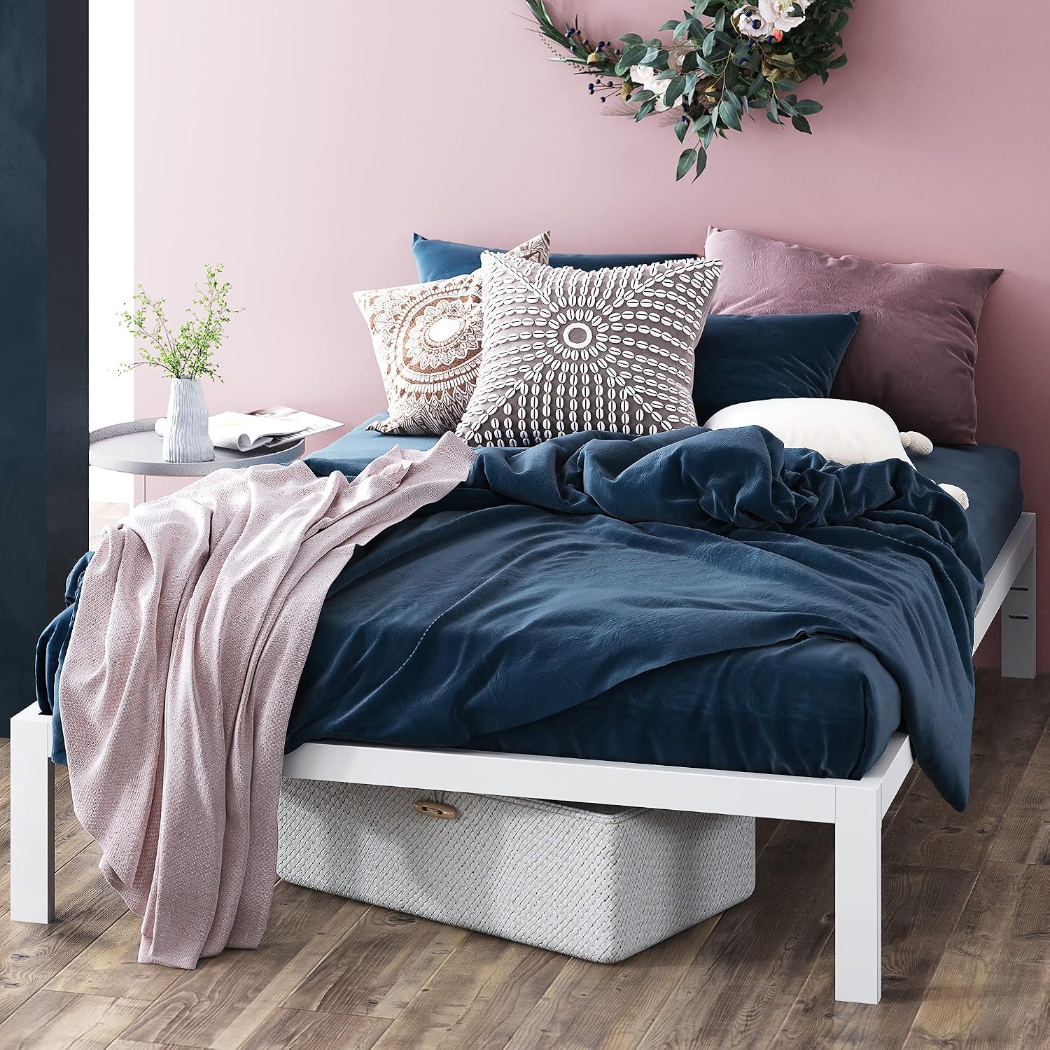 ZINUS Mia Metal Platform Bed Frame with Headboard, Wood Slat Support, No Box Spring Needed, Easy Assembly, Queen