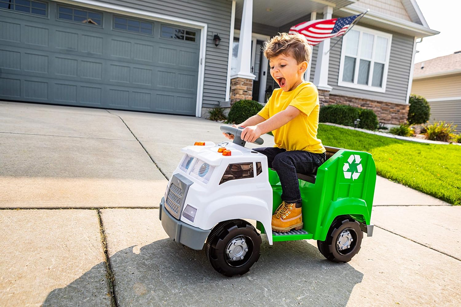 Kid Trax Real Rigs Toddler Recycling Truck Interactive Ride On Toy, Kids Ages 1.5-4 Years, 6 Volt Battery and Charger, Sound Effects