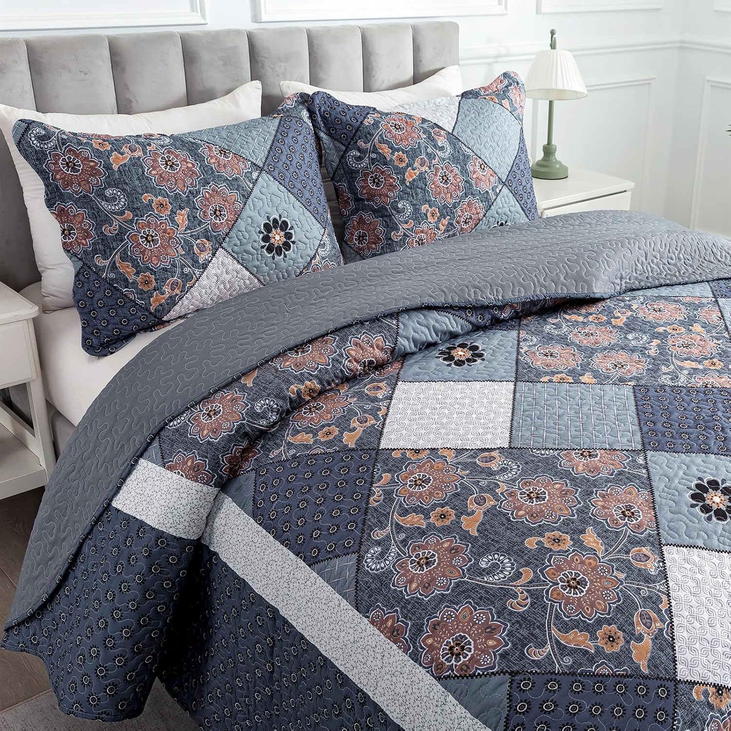 Travan Queen Quilt Set 3-Piece Bedspread Quilted Oversized Lightweight Microfiber Coverlet Set with Shams Violet Purple Floral Pattern Quilted