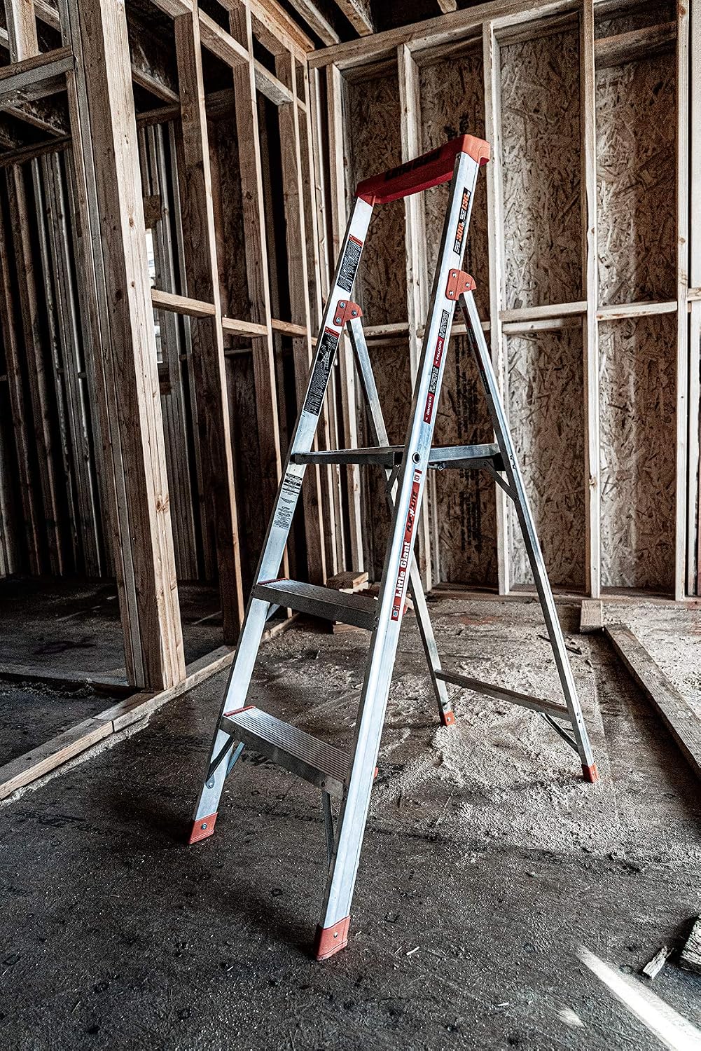 Little Giant Flip N Lite 5-ft Aluminum Stepladder, 15273-001 | Ultra Lightweight Ladder, Easy Release Handle, Wide Anti Slip Steps