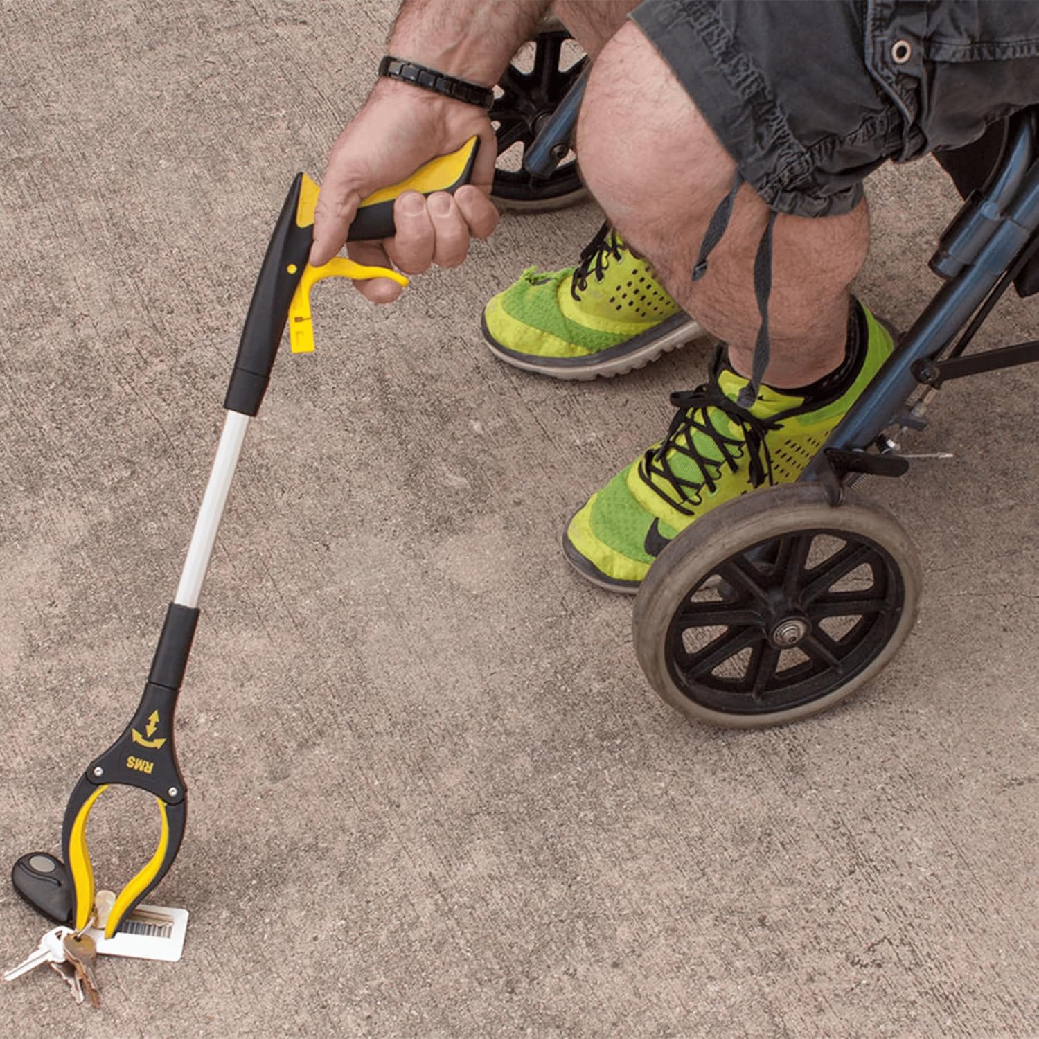 RMS 2-Pack 34 Inch and 21 Inch Grabber Reacher with Rotating Jaw | Mobility Aid Reaching Tool, Short and long options retrieve household items from floors, shelves, vehicles and tight spaces