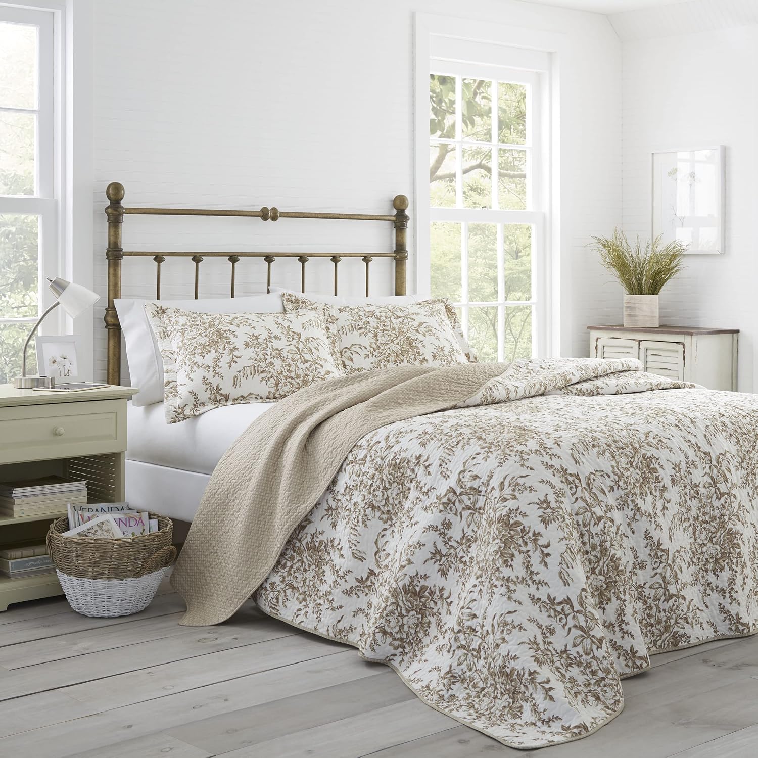 Laura Ashley – Queen Quilt Set, Soft & Lightweight Bedding with Matching Shams, Reversible Floral Room Decor, College Dorm Room Essentials (Bedford Blue)