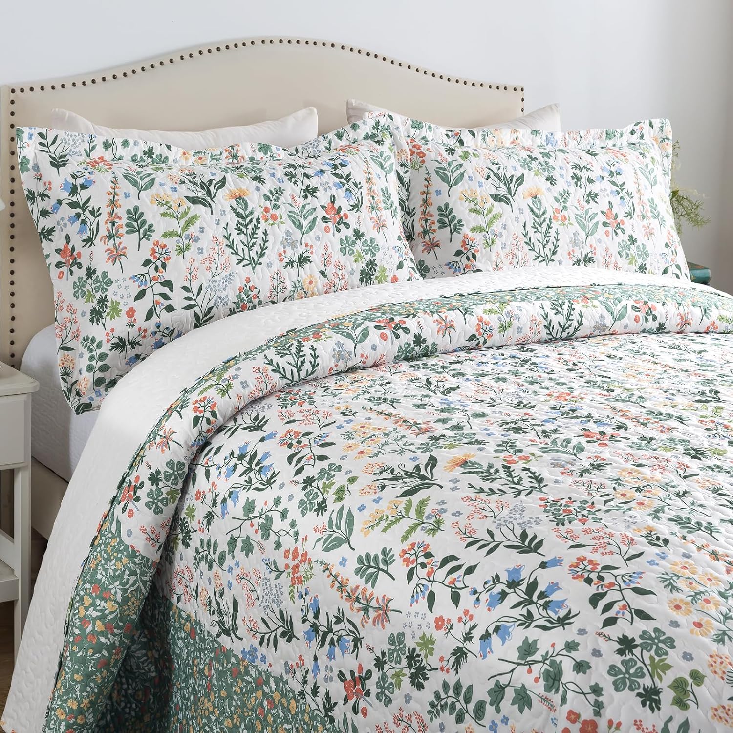 Travan Queen Quilt Set 3-Piece Bedspread Quilted Oversized Lightweight Microfiber Coverlet Set with Shams Violet Purple Floral Pattern Quilted