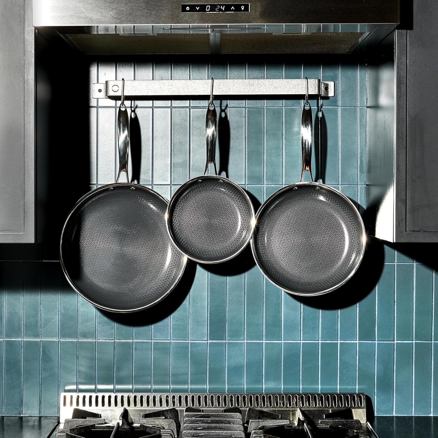 HexClad 6pc Hybrid Nonstick Frying Pans Set with Lids, 8, 10 & 12" Pans | Stay-Cool Handles, Dishwasher and Oven Safe up to 900°F