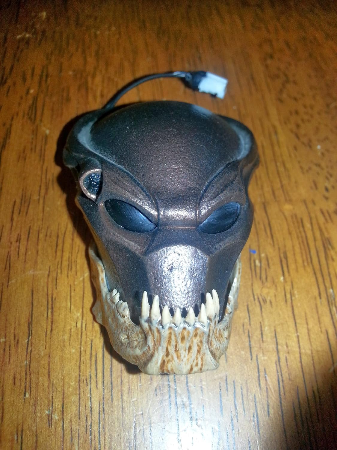 Hot Toys Predators Movie Masterpiece Berserker Predator Collectible Figure