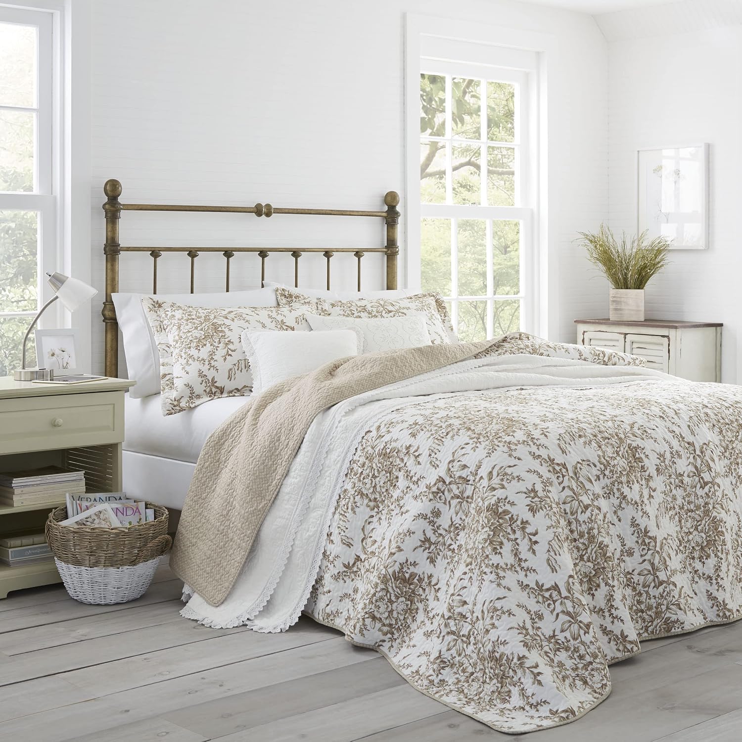 Laura Ashley – Queen Quilt Set, Soft & Lightweight Bedding with Matching Shams, Reversible Floral Room Decor, College Dorm Room Essentials (Bedford Blue)