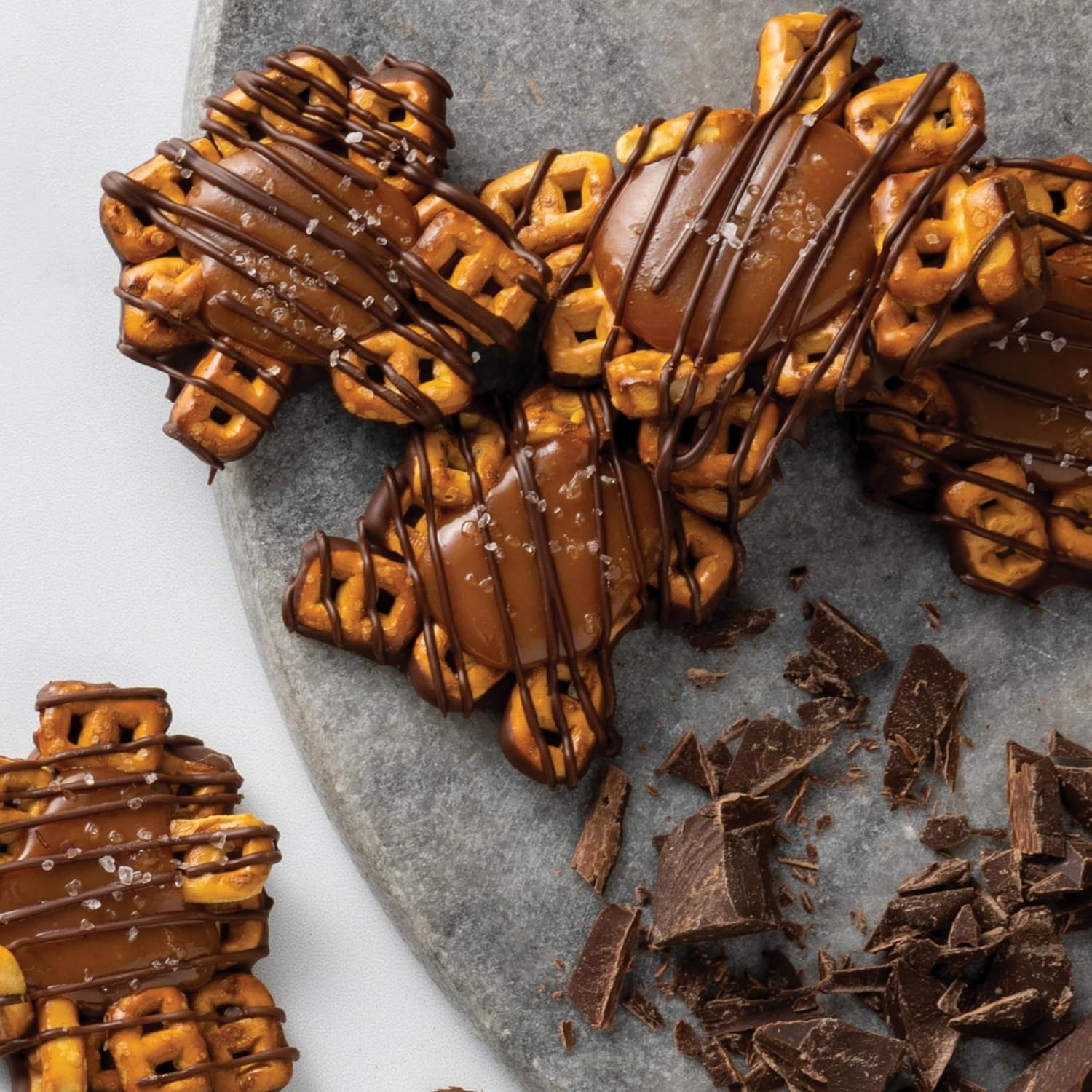 Edward Marc Snappers Sweet Caramel & Pretzels Cluster - Crunchy Pretzel Snack With Milk Chocolate For Adults And Kids - 6 oz (pack of 1)
