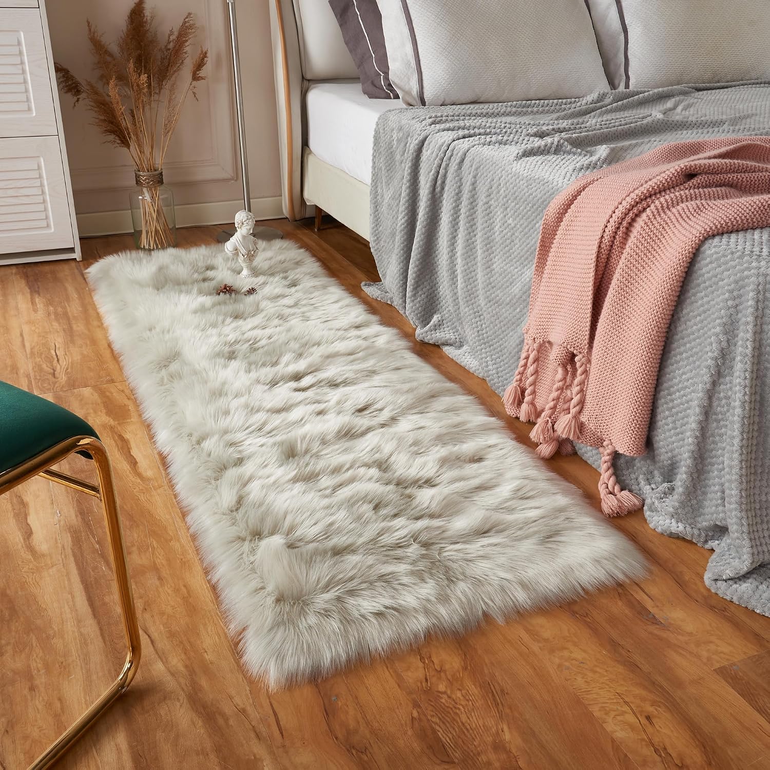 EasyJoy Ultra Soft Fluffy Shaggy Area Rug Faux Fur Rug Chair Cover Seat Pad Fuzzy Area Rug for Bedroom Floor Sofa Living Room (2 x 6 ft Sheepskin