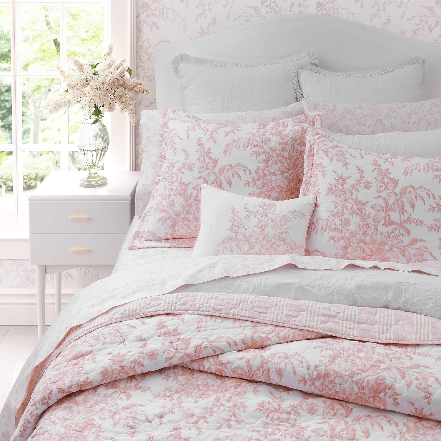 Laura Ashley – Queen Quilt Set, Soft & Lightweight Bedding with Matching Shams, Reversible Floral Room Decor, College Dorm Room Essentials (Bedford Blue)
