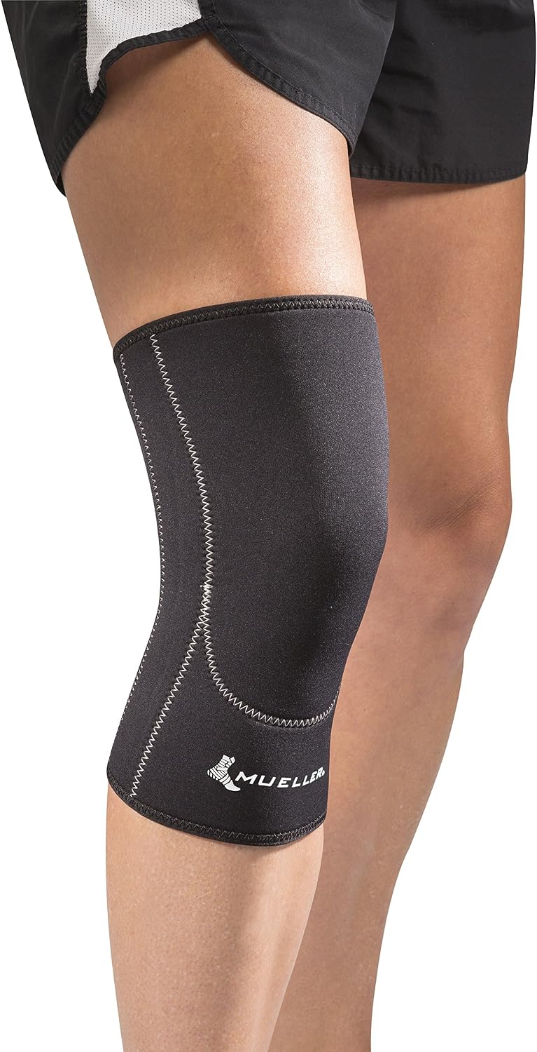 Mueller Sports Medicine Closed Patella Knee Sleeve, Knee Pain Relief Support for Men and Women, Ideal for Arthritis, Sprains, Black