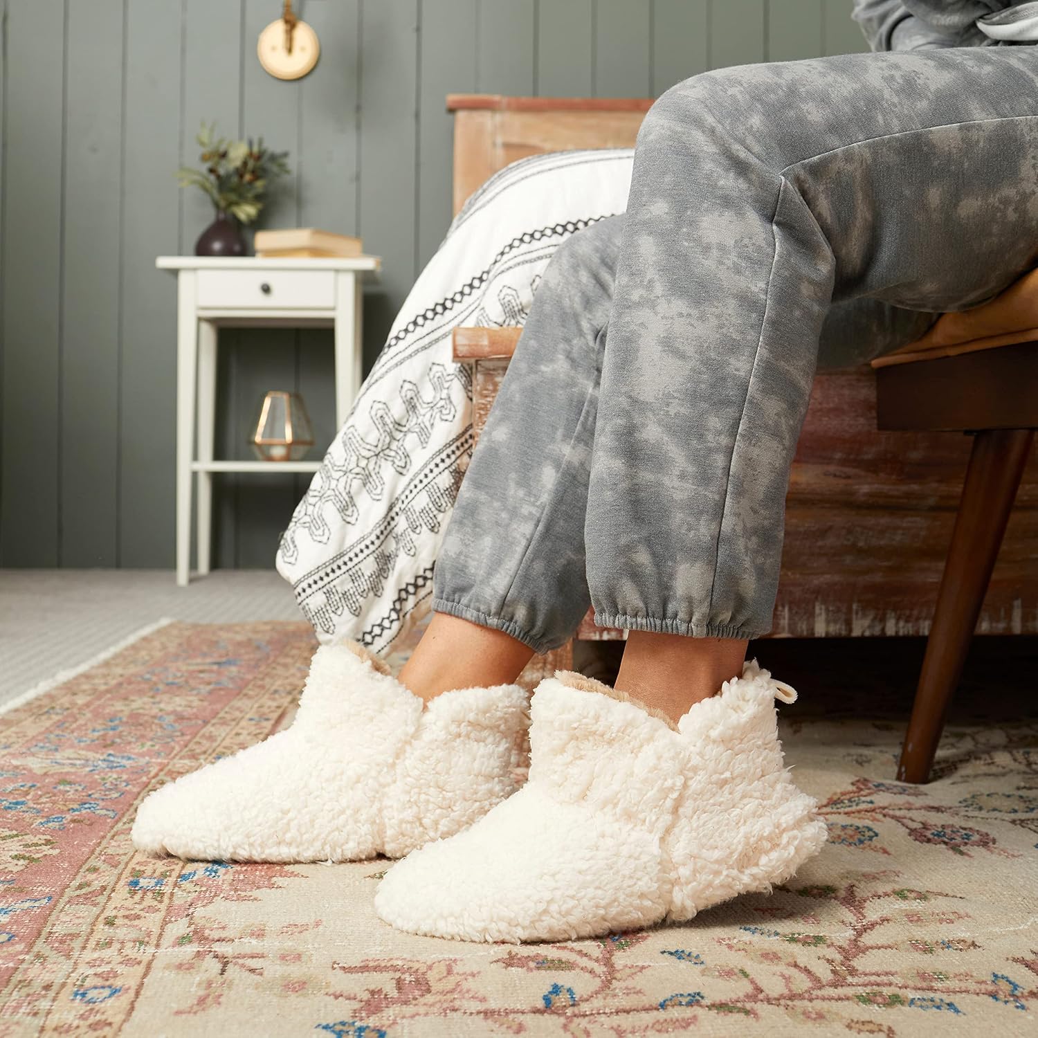 Dearfoams Women's Chelsea Faux Fuzzy Sherpa Indoor House Bootie Slipper