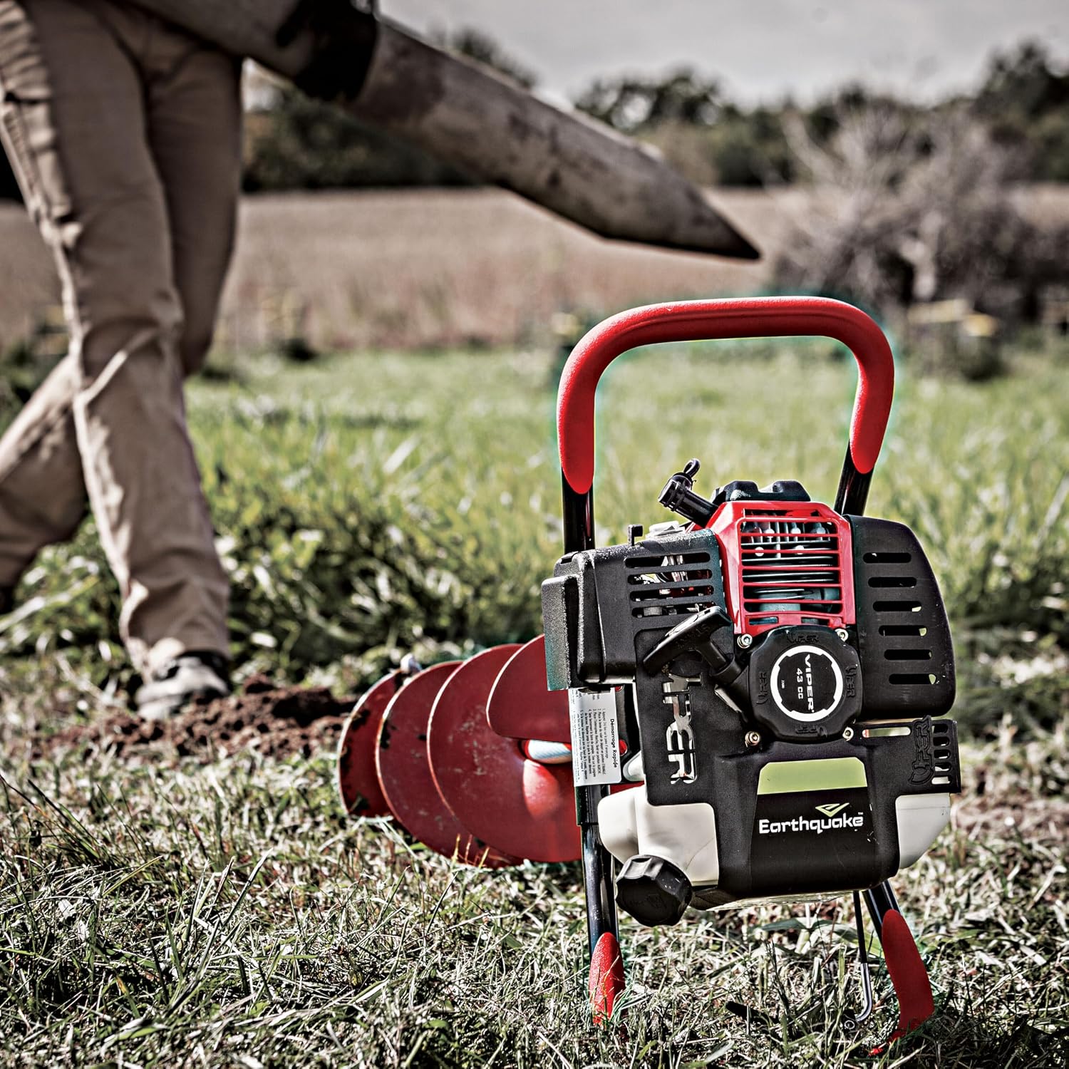 Earthquake E43 1-Person Earth Auger Powerhead, 43cc 2-Cycle Viper Engine, 30:1 Transmission, 5 Year Limited Warranty, Red or Black Auger Bit