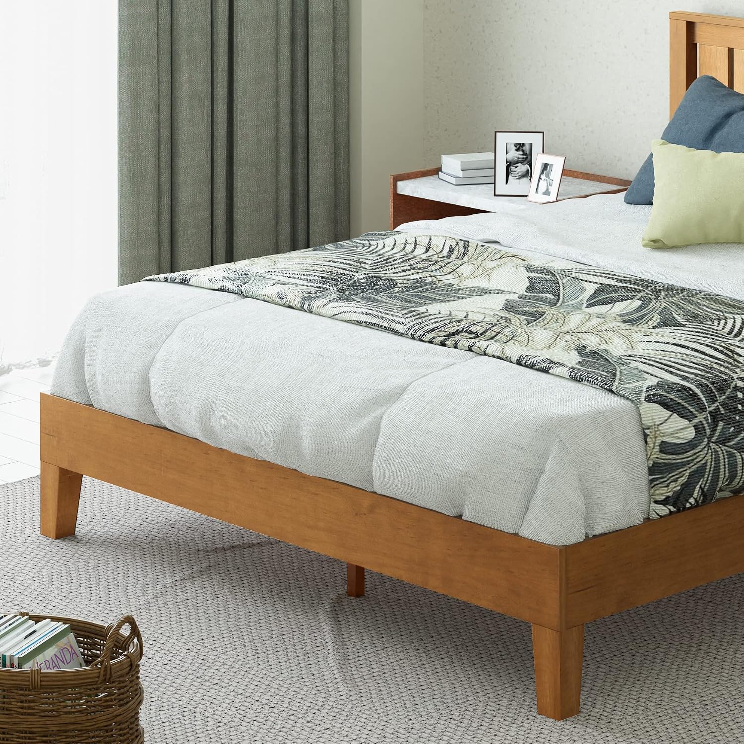 ZINUS Vivek Deluxe Wood Platform Bed Frame with Headboard, Wood Slat Support, No Box Spring Needed, Easy Assembly, Queen | Slatted Headboard, Wood Slat Support, No Box Spring Needed, Contemporary Design, Easy Assembly