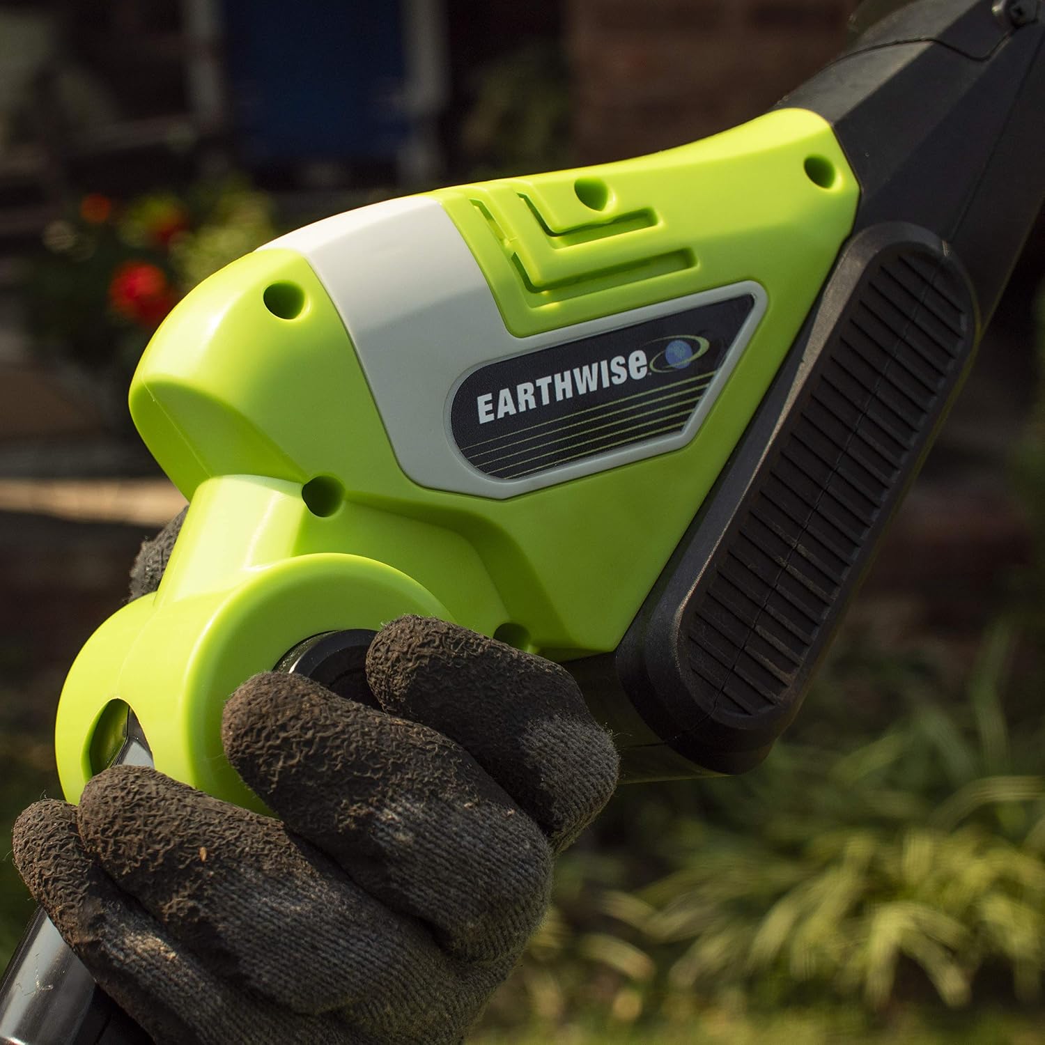 Earthwise LPHT12022 20" Cordless Pole Trimmer, 2Ah Battery & Charger