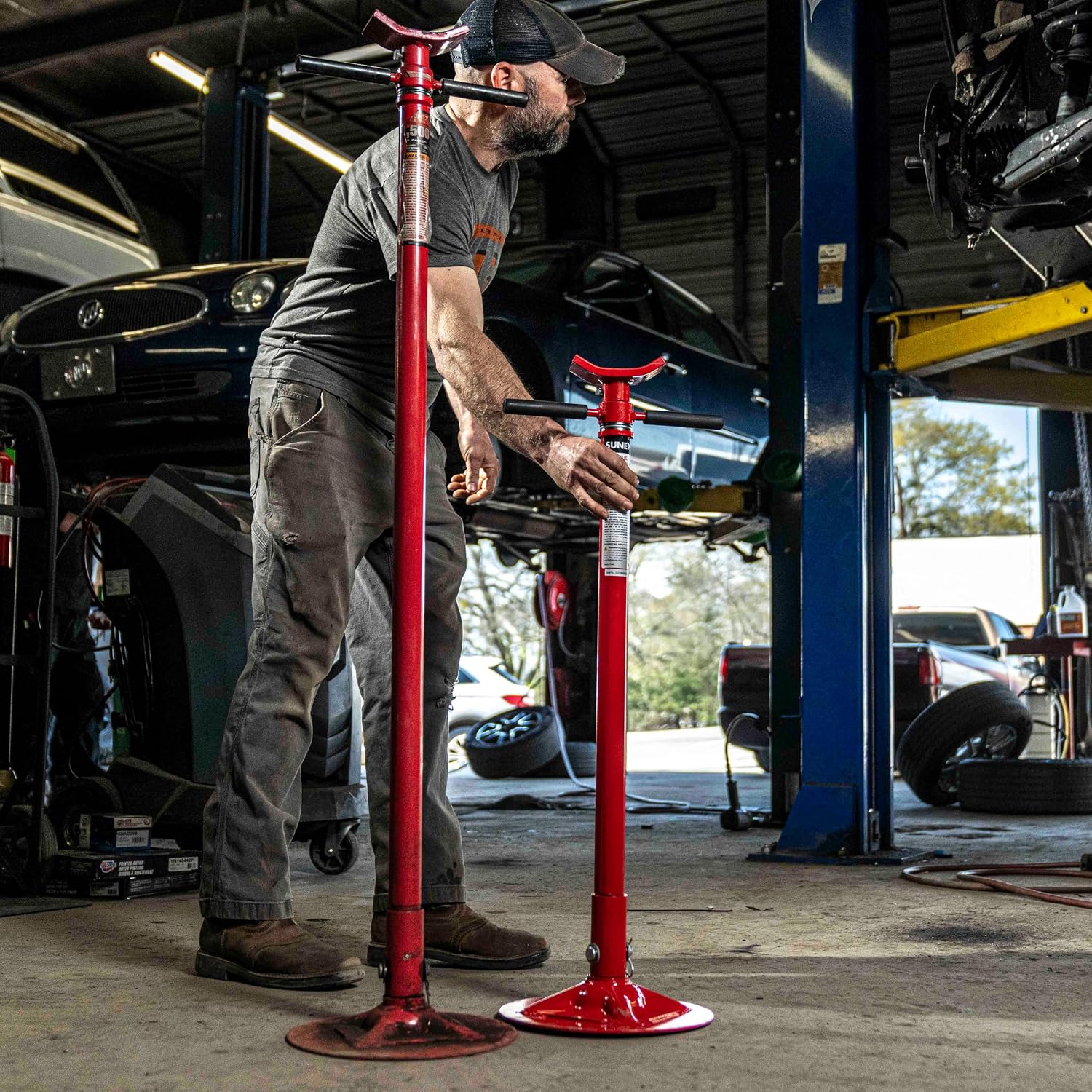 SUNEX TOOLS 6810A, Underhoist Support Stand with Foot Pedal, ¾ Ton Capacity, Large Base, Bearing Mounted Spin Handle, Height Adjustment Under Load, Lightweight, Supports Vehicle Components Only