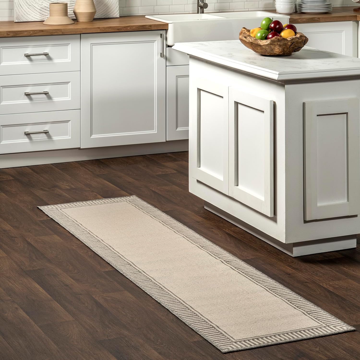 nuLOOM Asha Light Brown Bordered Indoor/Outdoor Area Rug, 4' x 5'