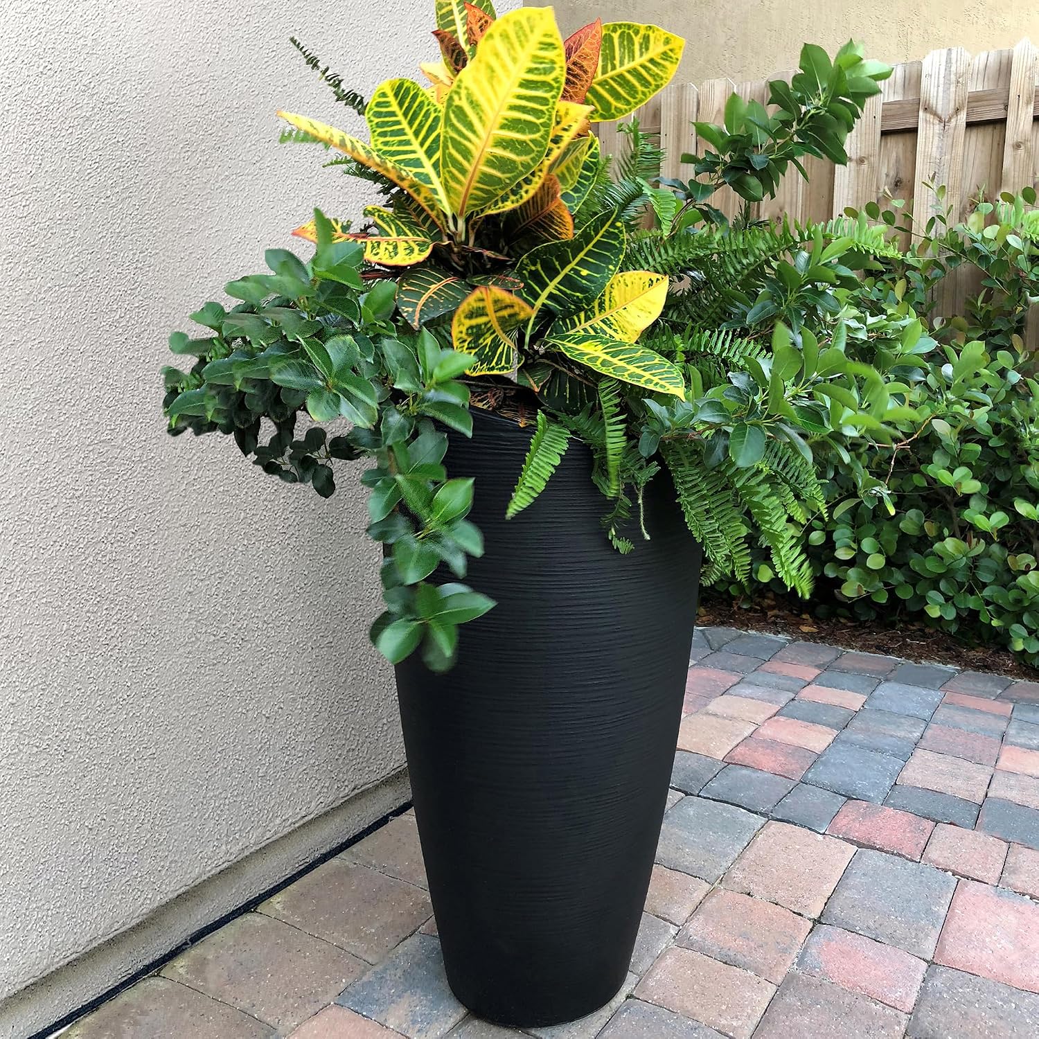 Mayne Modesto 20in Round Modern Planter, Neptune Blue | All season, Indoor/Outdoor, Double-wall design, Fade resistant, 15-year warranty