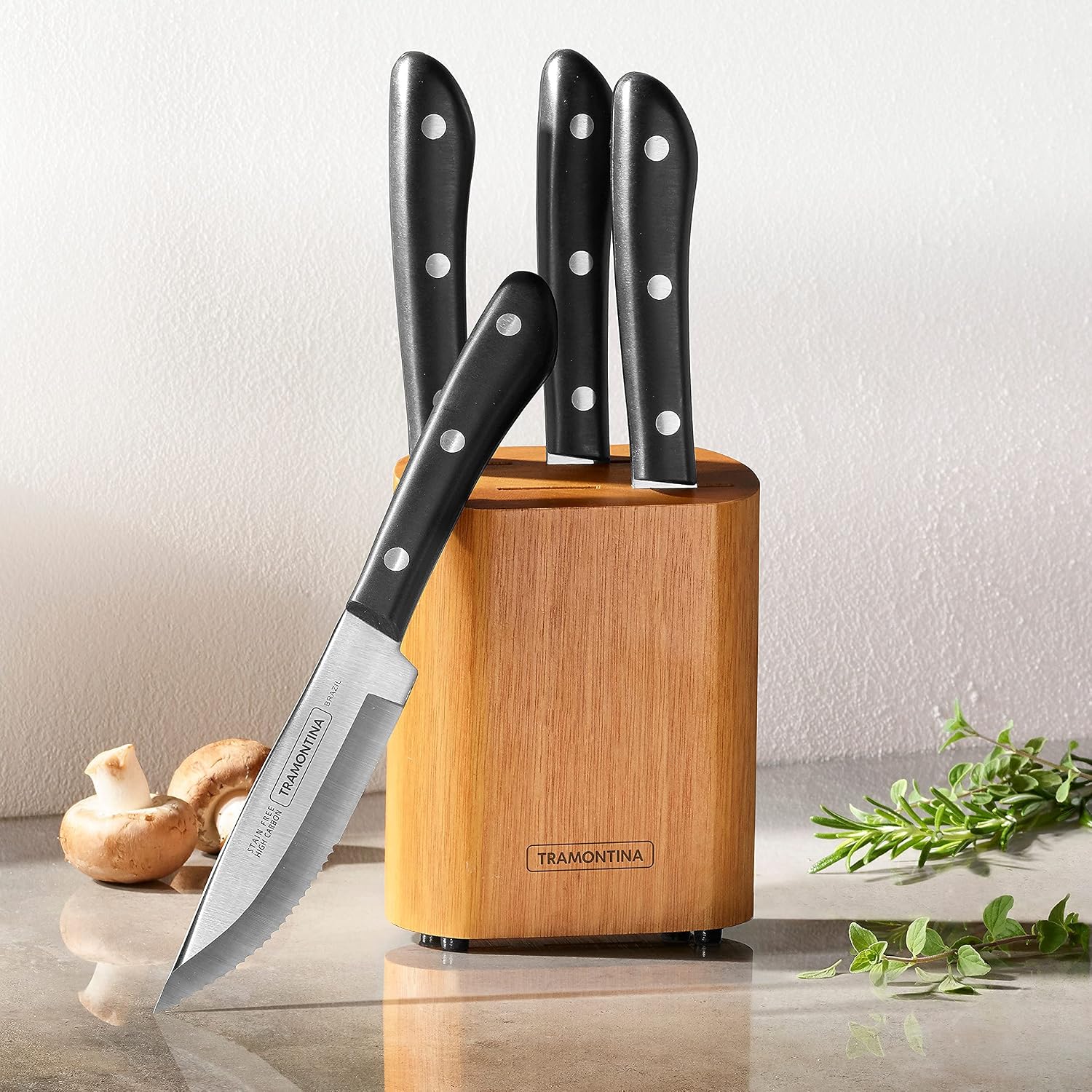 Tramontina Porterhouse 4-Pc Steak Knives | 5-Inch Stainless Steel High-Carbon Serrated Blade, Kitchen Knife Set with Hardwood Block, Full-Tang, Dishwasher-Safe