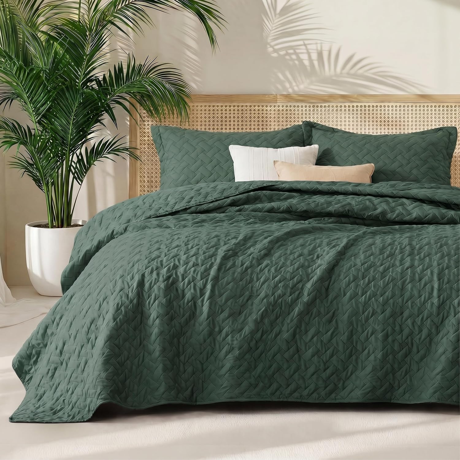 Bedsure Quilts Queen Size - Grey Bedspreads Queen Size with Basket Weave Pattern, Soft Quilt Bedding Set, Lightweight Comforter Set Coverlet for All Seasons with 2 Pillow Shams (90" x 96")