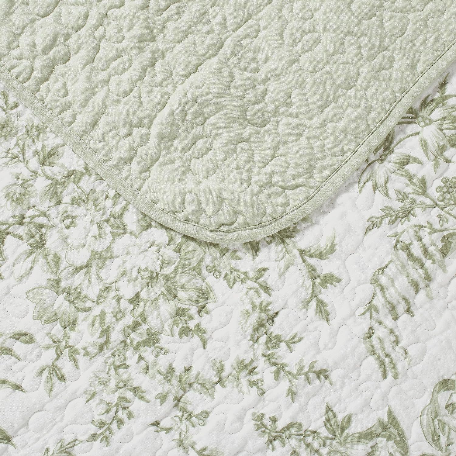 Laura Ashley – Queen Quilt Set, Soft & Lightweight Bedding with Matching Shams, Reversible Floral Room Decor, College Dorm Room Essentials (Bedford Blue)