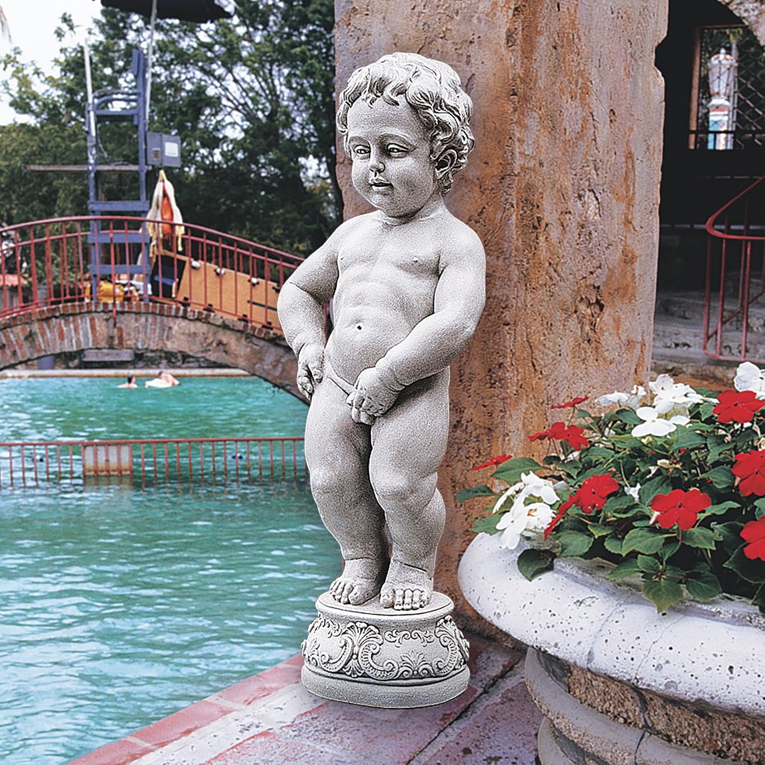 MANNEKEN PIS BOY PIPED STATUE