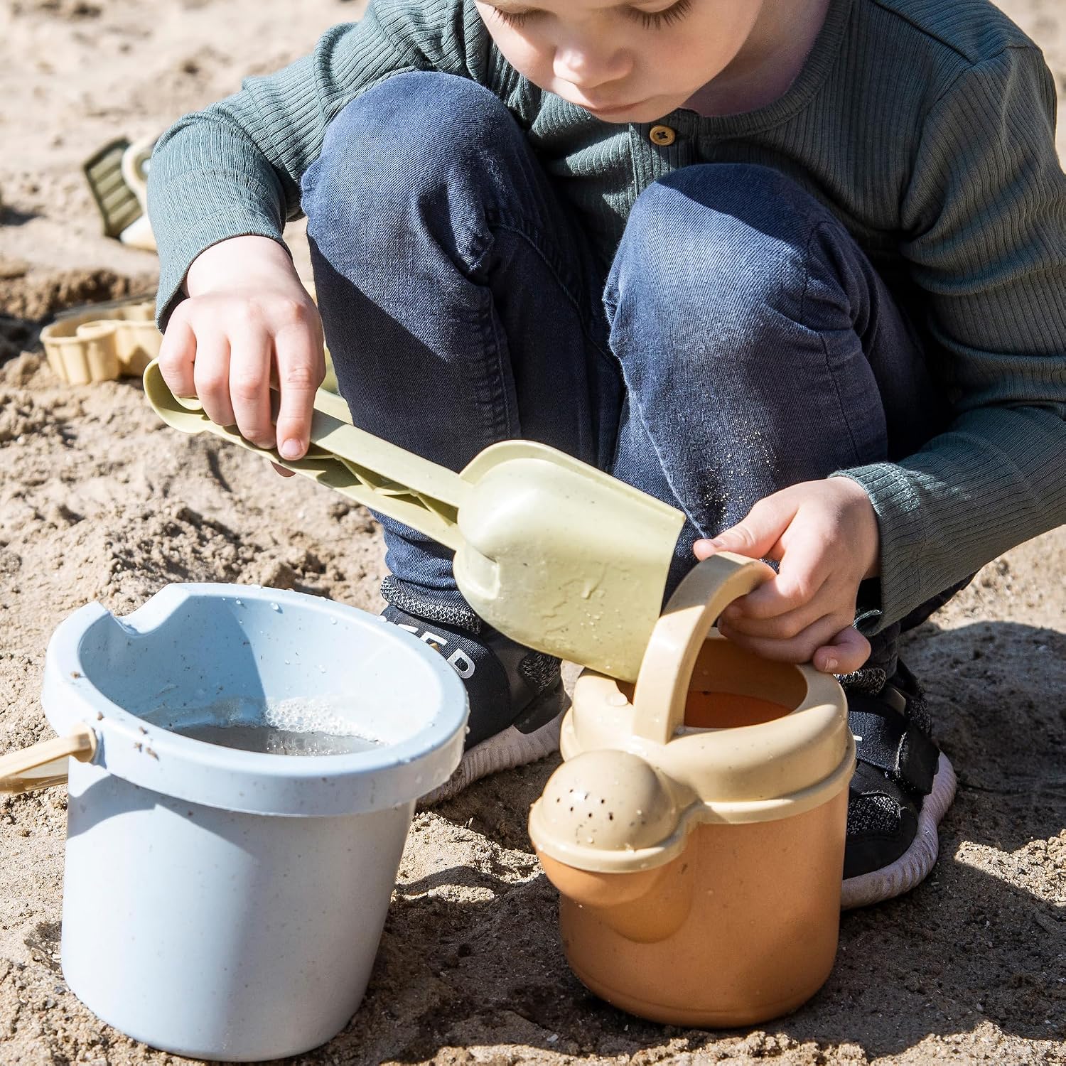 Dantoy: BIO Sand & Garden Set - 4 Piece Playset - Pretend Gardening, Outdoor Beach-Backyard-Sandbox Toy, Recycled Plastic, Kids & Toddlers Ages 2+