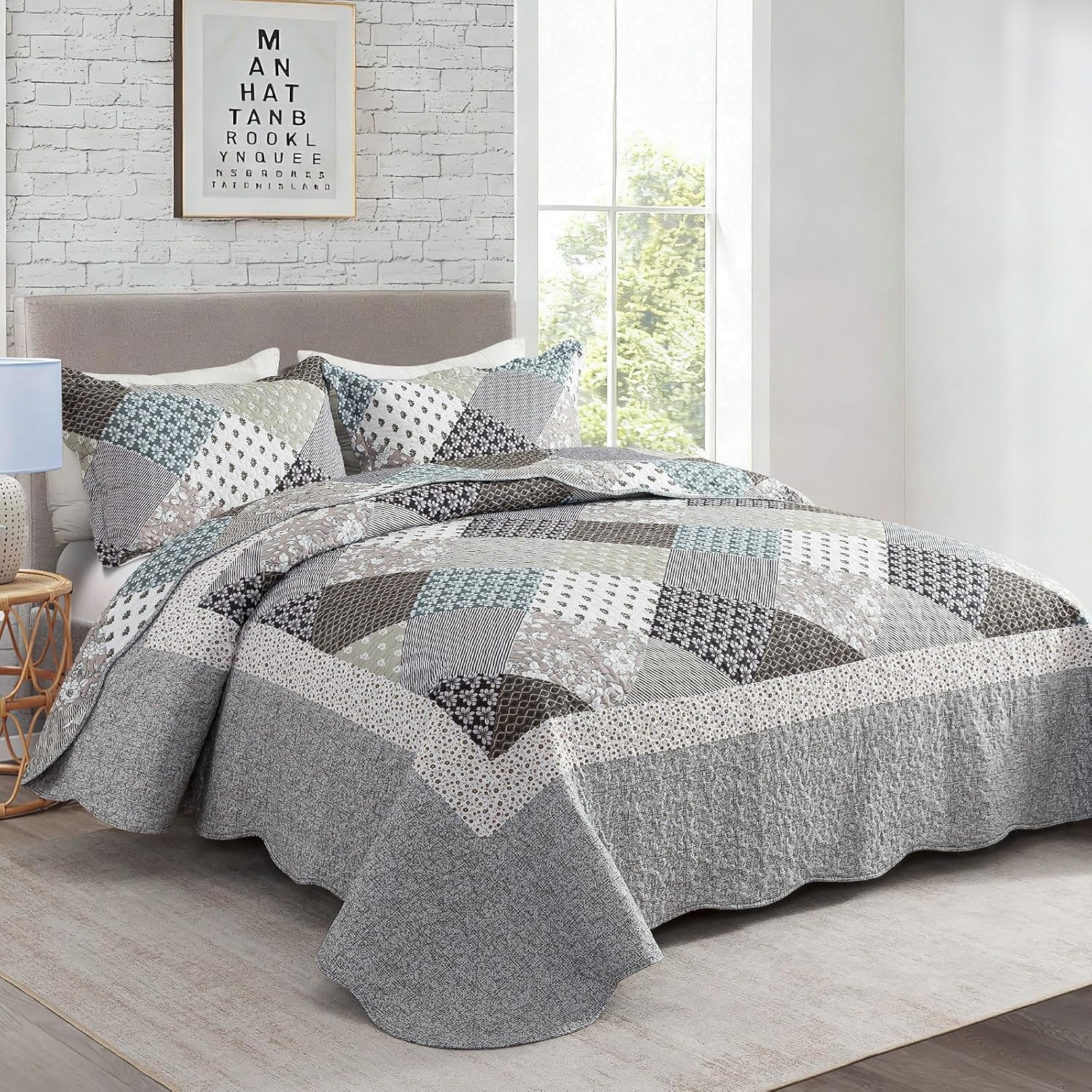 Travan Queen Quilt Set 3-Piece Bedspread Quilted Oversized Lightweight Microfiber Coverlet Set with Shams Violet Purple Floral Pattern Quilted