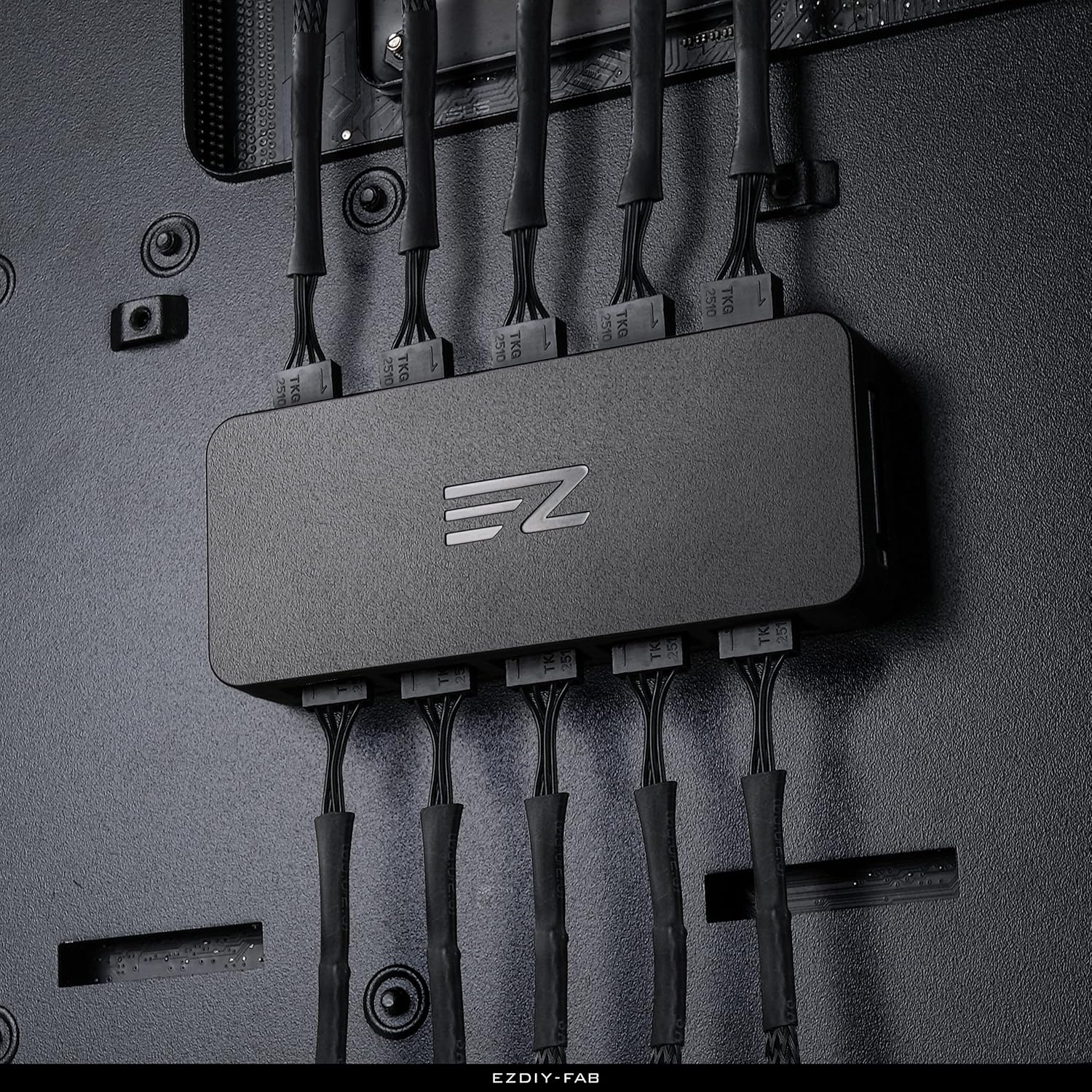 EZDIY-FAB 10-Port PWM Fan Hub, 4-Pin & 3-Pin Fan Splitter for PC Fans