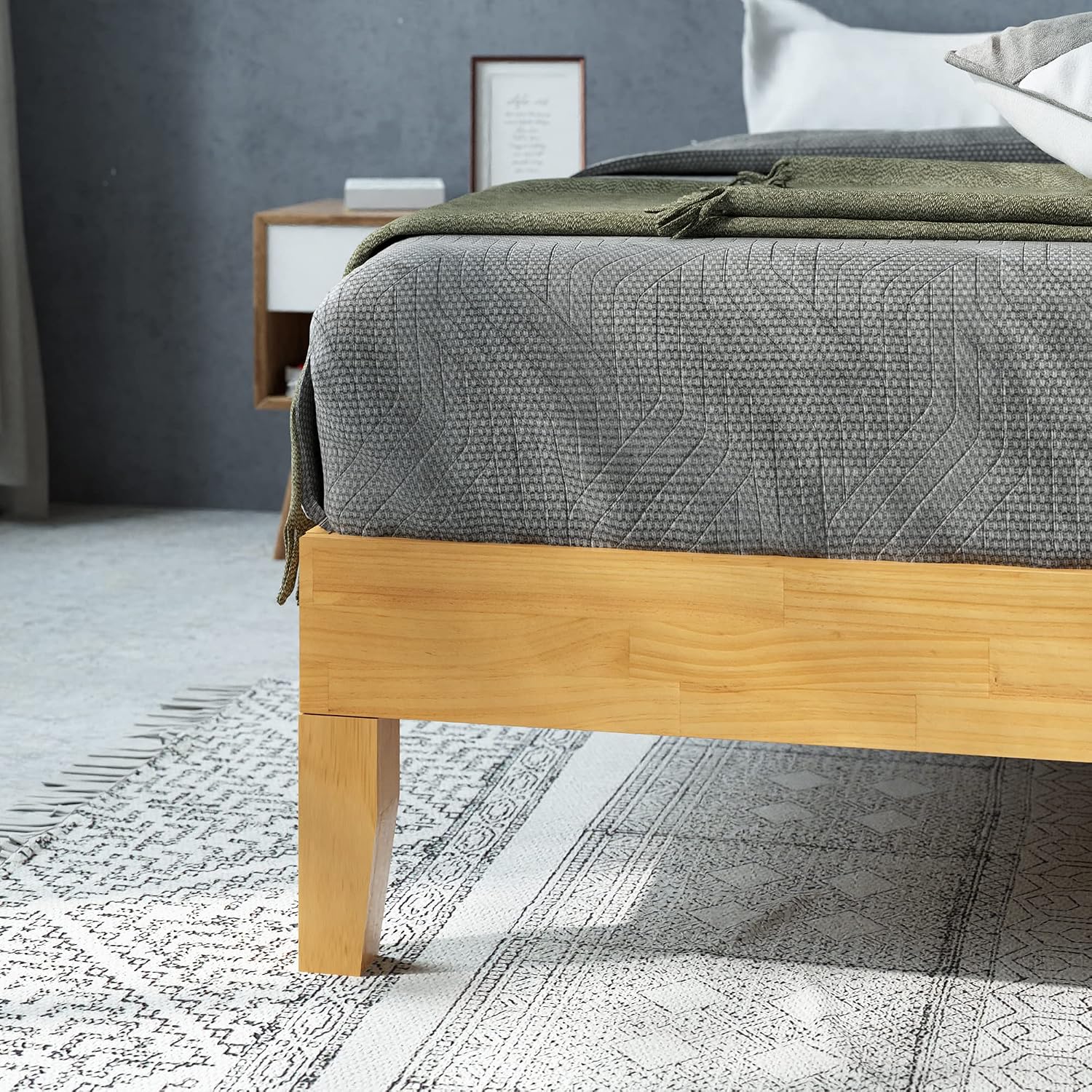 ZINUS Vivek Deluxe Wood Platform Bed Frame with Headboard, Wood Slat Support, No Box Spring Needed, Easy Assembly, Queen | Slatted Headboard, Wood Slat Support, No Box Spring Needed, Contemporary Design, Easy Assembly
