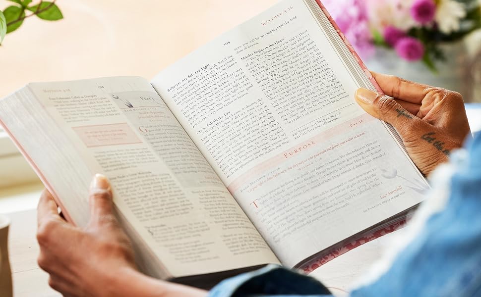 NKJV devotional Bible for women Study Notes book introductions easy to read and use holy Bible