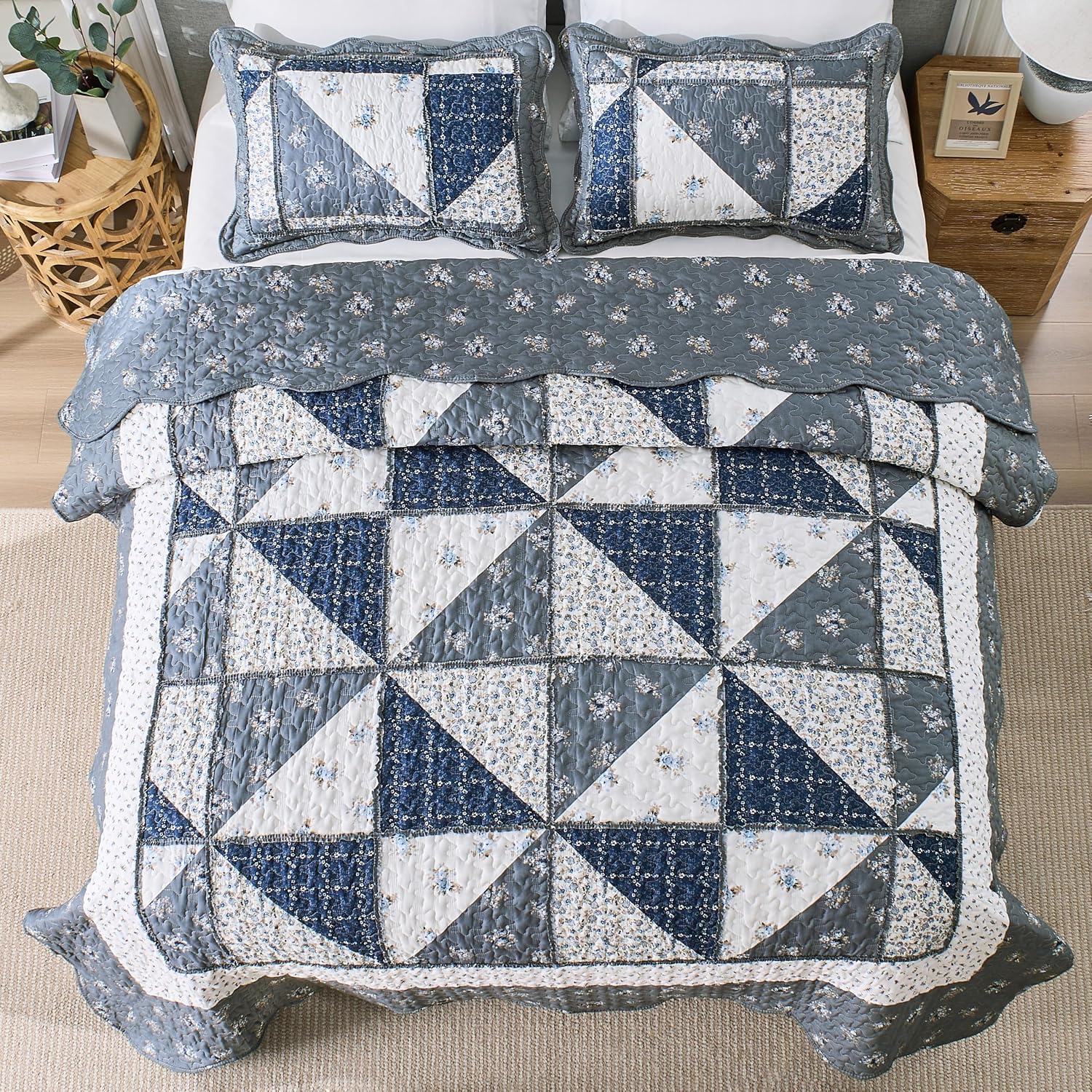 VIVILINEN Blue Floral Patchwork Quilt Set, Full Queen Size, 3 Piece Bedding Set with 2 Pillowcases