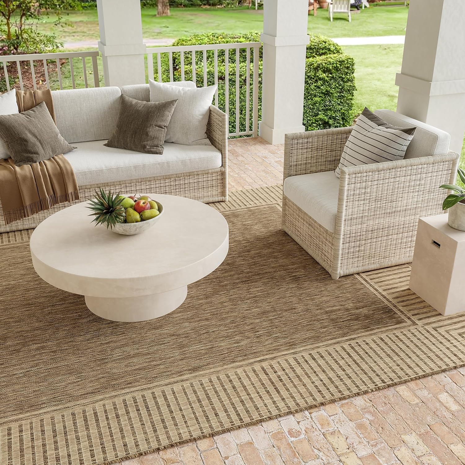 nuLOOM Asha Light Brown Bordered Indoor/Outdoor Area Rug, 4' x 5'