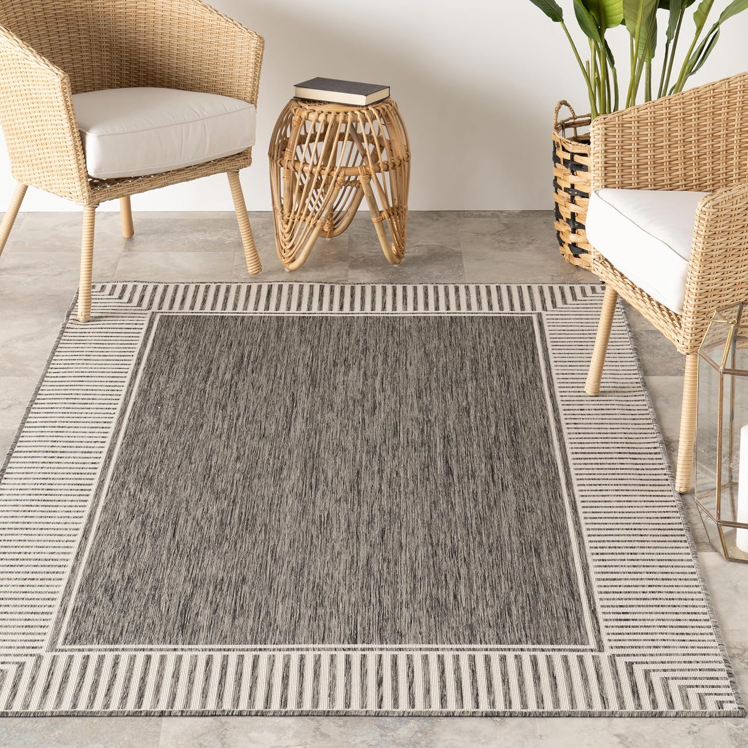 nuLOOM Asha Light Brown Bordered Indoor/Outdoor Area Rug, 4' x 5'