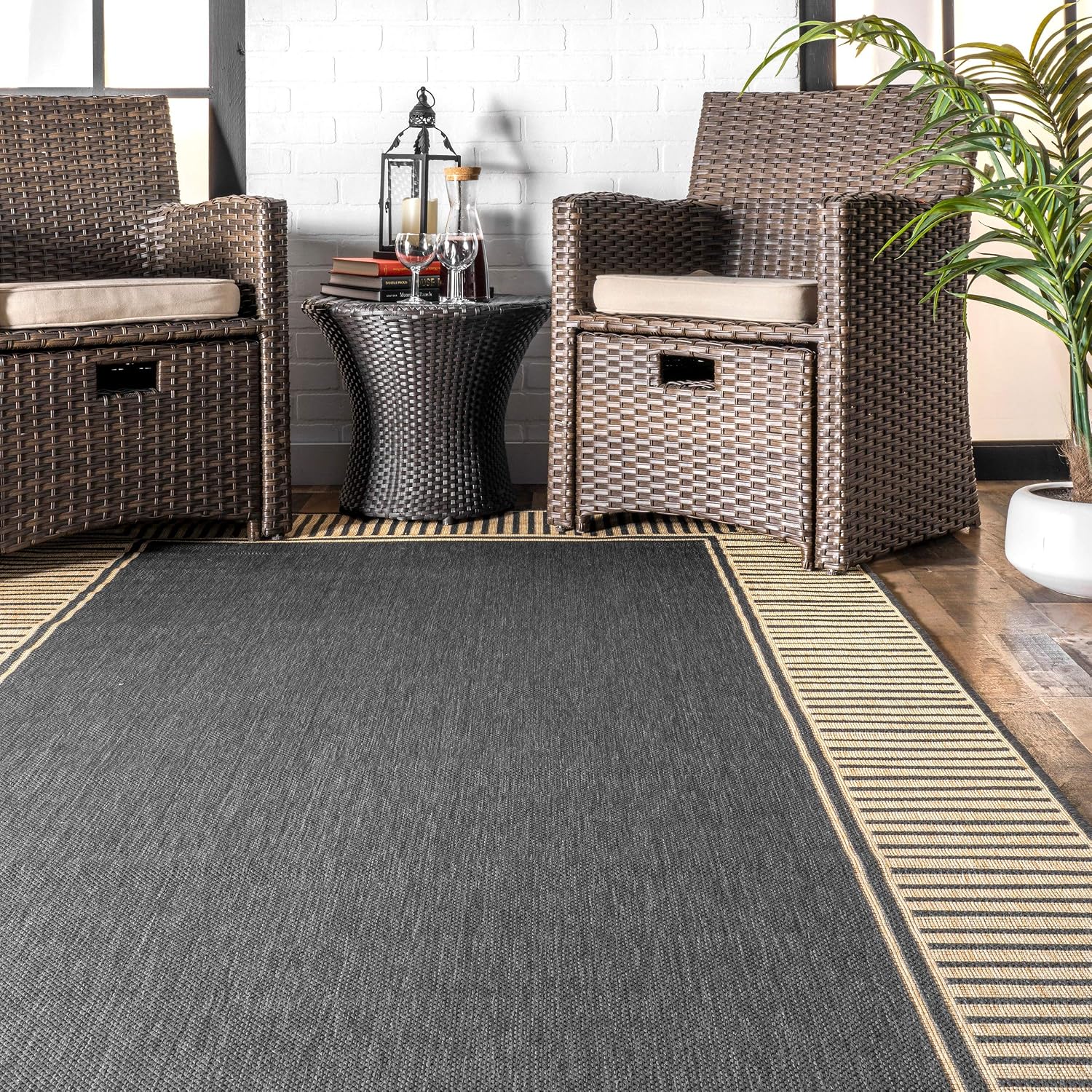 nuLOOM Asha Light Brown Bordered Indoor/Outdoor Area Rug, 4' x 5'