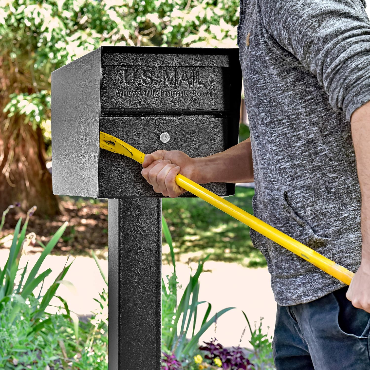 Mail Boss 7506 Mail Manager Security Mailbox and 7121 Mounting Post, Black