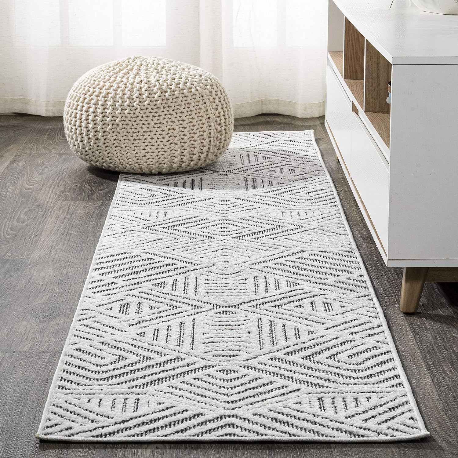JONATHAN Y Art Deco Geometric Indoor Outdoor Area Rug 3X5 White/Black, Jordan High-Low Pile for Backyard, Patio, Porch, Easy-Cleaning, High Traffic